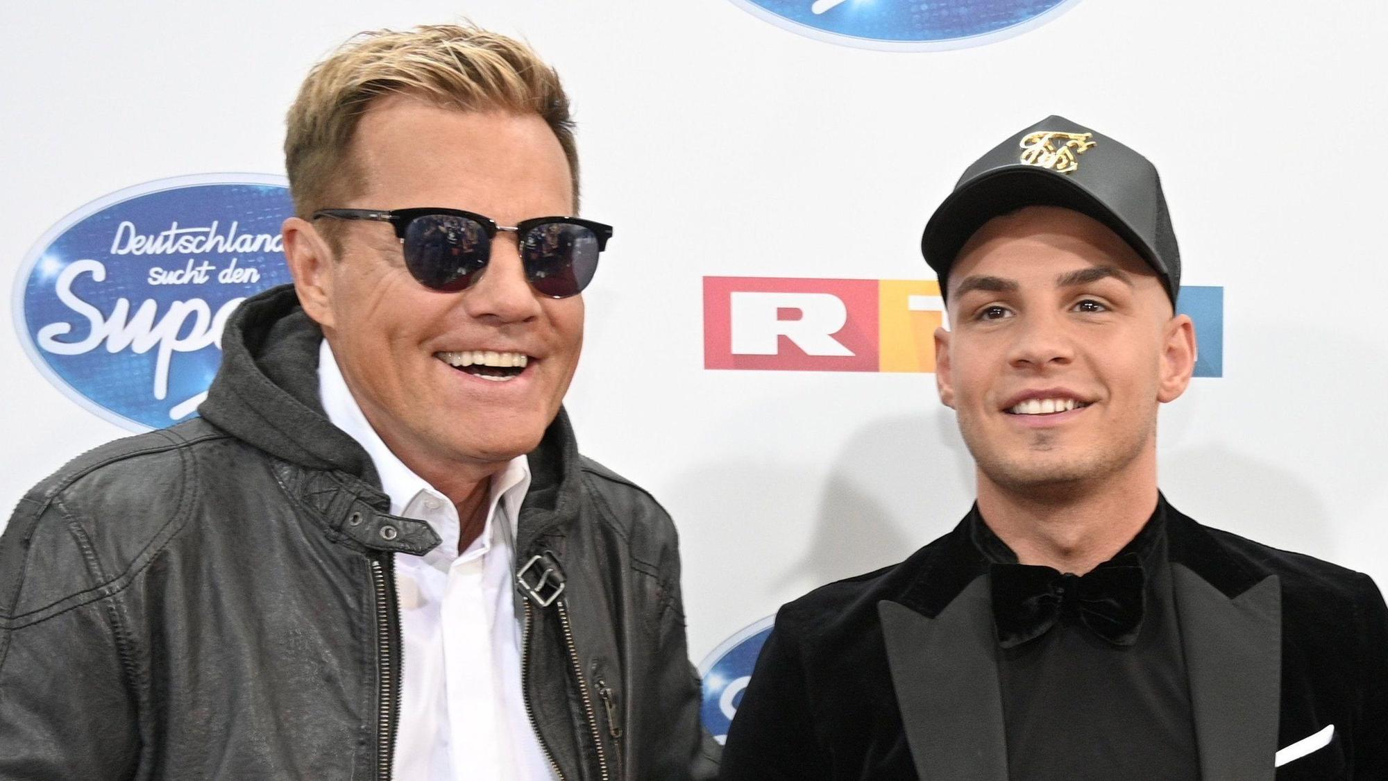 Dieter Bohlen (l.) und Pietro Lombardi lächeln für die Kameras.
