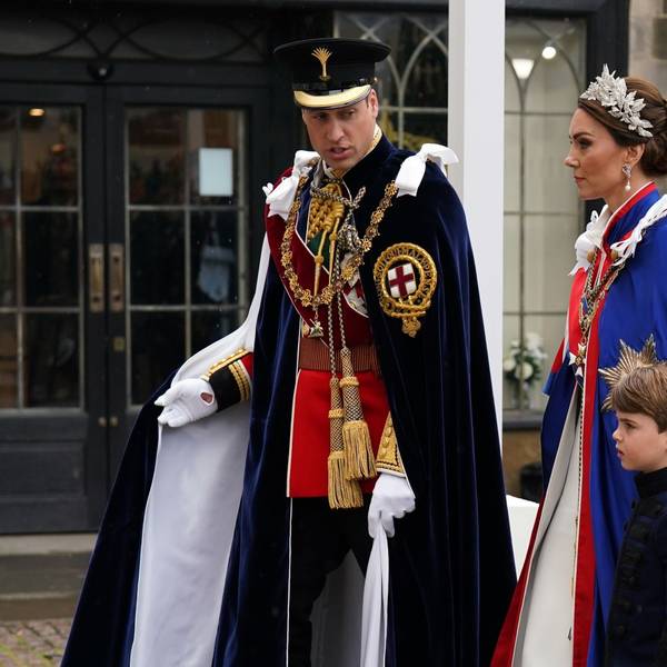 Prinz William und seine Frau Kate gehen mit ihren Kindern Charlotte und Louis in die Westminster Abbey.