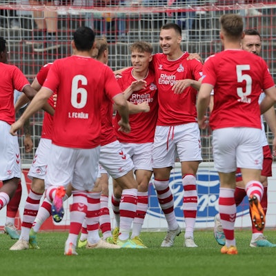 Tim Lemperle (M.) erzielt im Stadtderby gegen Fortuna Köln einen Doppelpack für die U21 des 1. FC Köln.