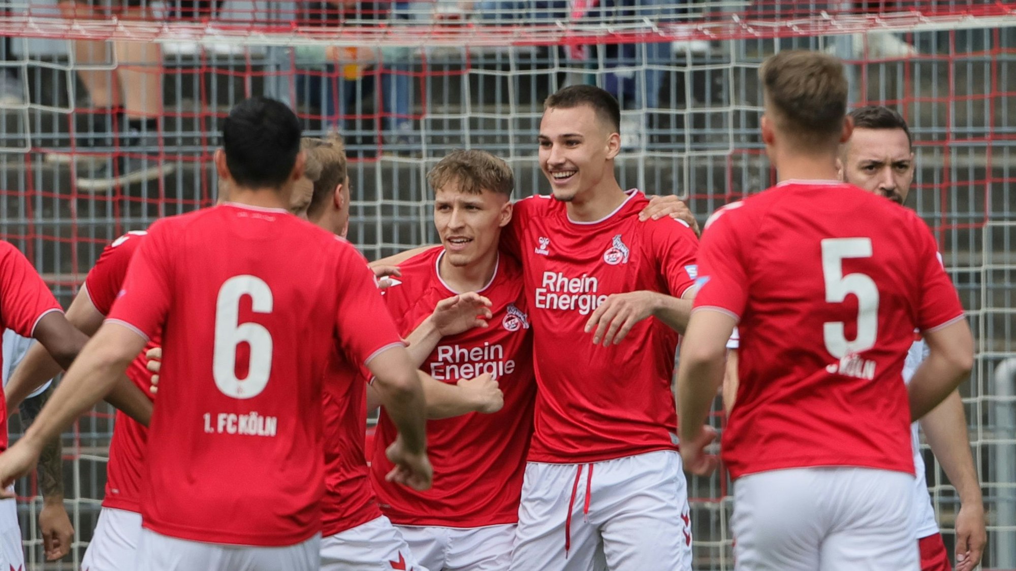 Tim Lemperle (M.) erzielt im Stadtderby gegen Fortuna Köln einen Doppelpack für die U21 des 1. FC Köln.