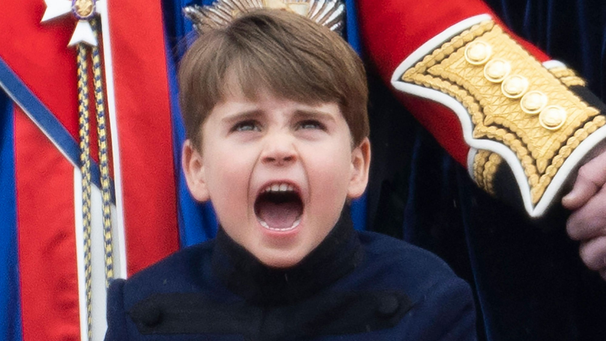 Prinz Louis nach der Krönung auf dem Balkon des Buckingham Palastes in London.