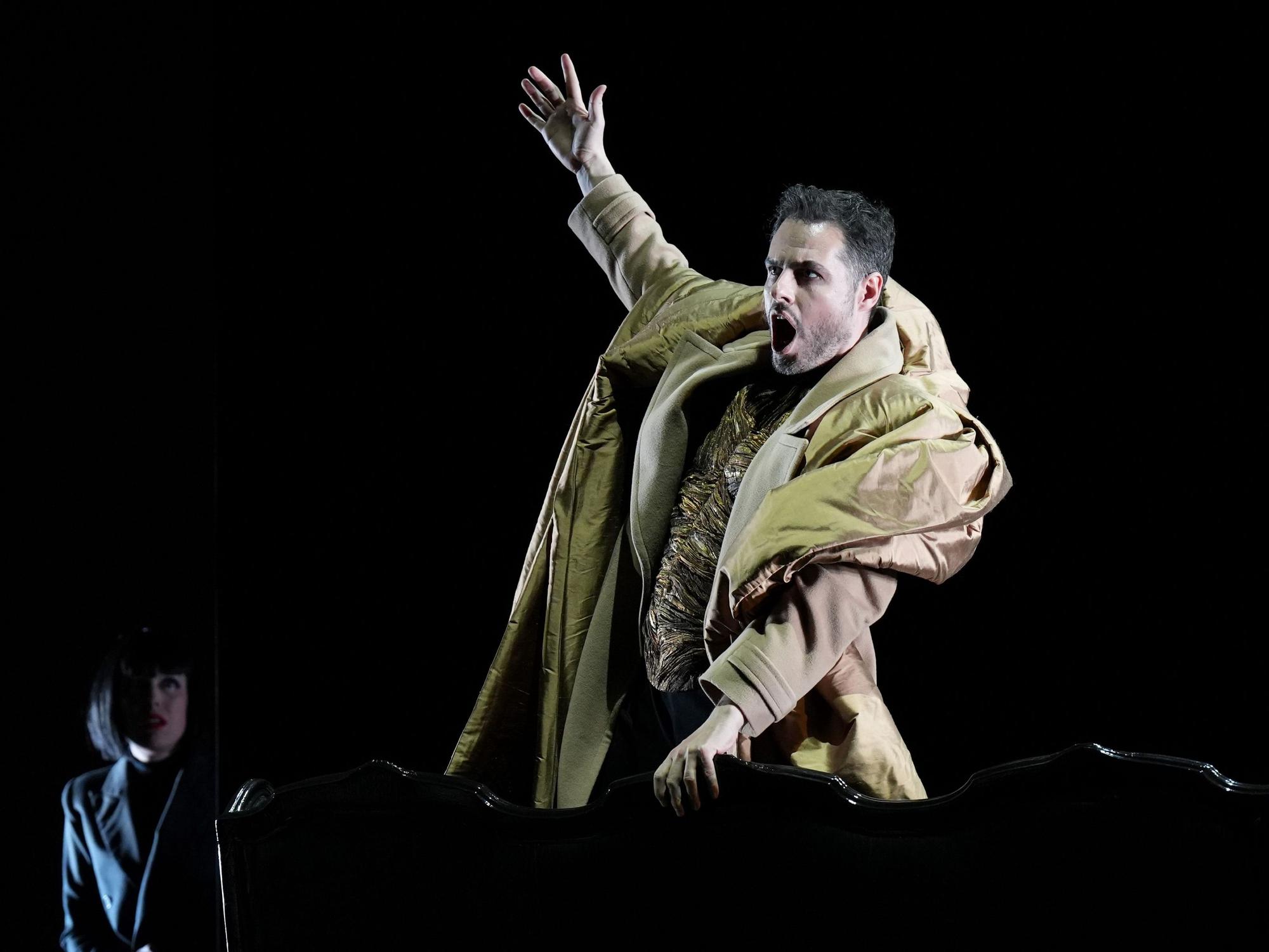 Kathrin Zukowski (Cleopatra) und Raffaele Pe (Giulio Cesare) in der Aufführung von "Egitto" in der Oper Köln.