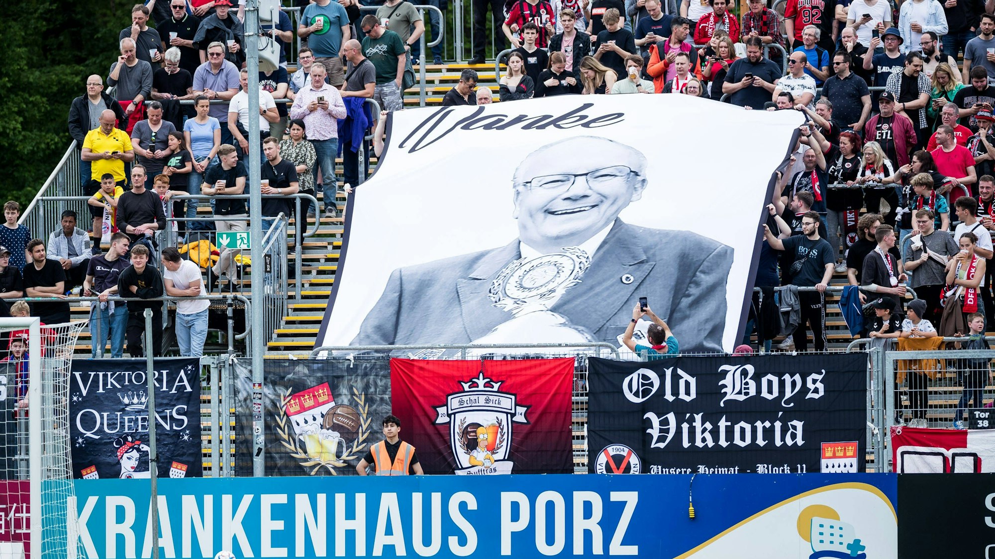 3. Fussball Bundesliga Viktoria Koeln - Borussia Dortmund II Plakat zum Gedenken an Franz-Josef Wernze 3. Fussball Bundesliga, Viktoria Koeln - Borussia Dortmund II, Koeln, Sportpark Hoehenberg DFB REGULATIONS PROHIBIT ANY USE OF PHOTOGRAPHS AS IMAGE SEQUENCES AND/OR QUASI-VIDEO. *** 3 Football Bundesliga Viktoria Koeln Borussia Dortmund II Poster in memory of Franz Josef Wernze 3 Football Bundesliga, Viktoria Koeln Borussia Dortmund II, Koeln, Sportpark Hoehenberg DFB REGULATIONS PROHIBIT ANY USE OF PHOTOGRAPHS AS IMAGE SEQUENCES AND OR QUASI VIDEO Copyright: xBEAUTIFULxSPORTS/Wunderlx