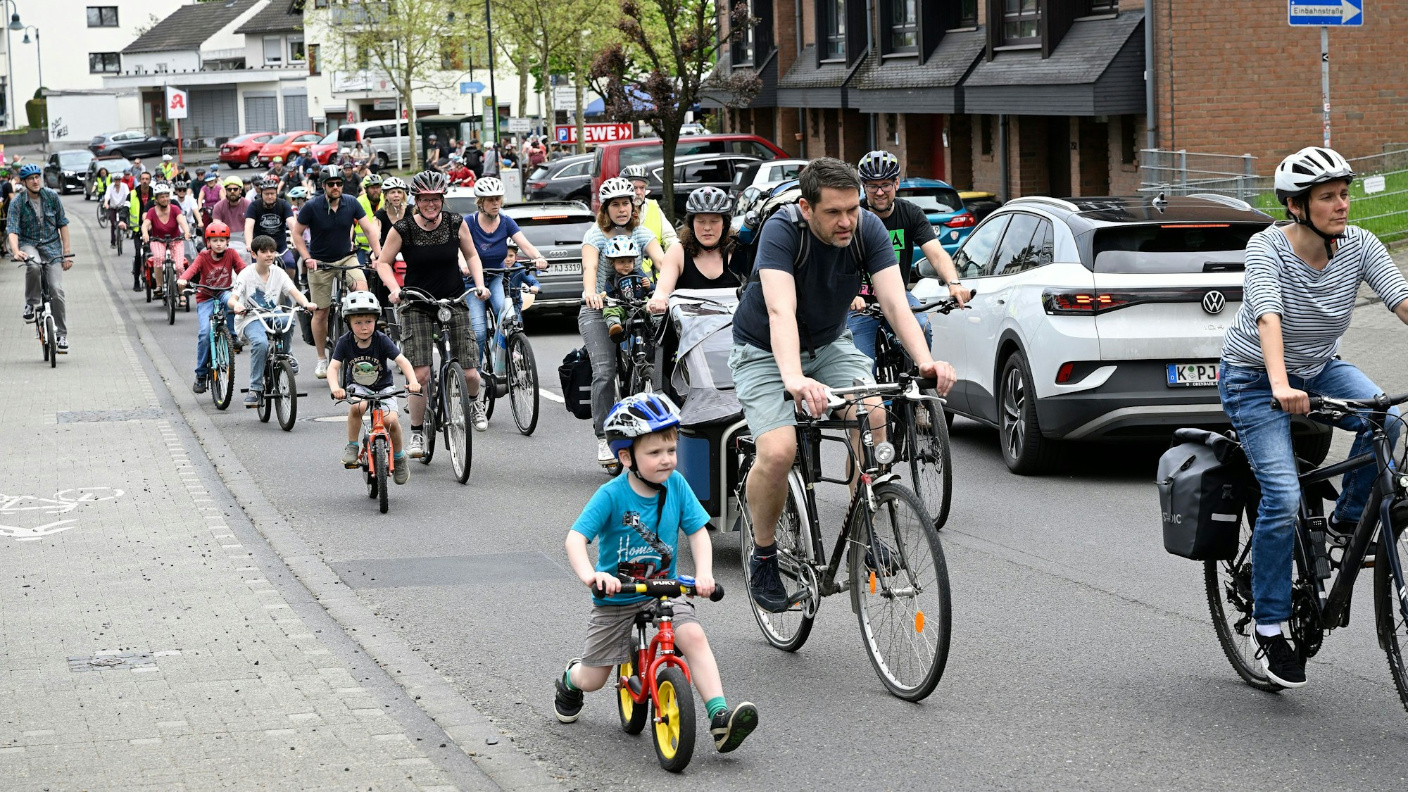 Die Fahrraddemo startete am Halfenhof in Forsbach