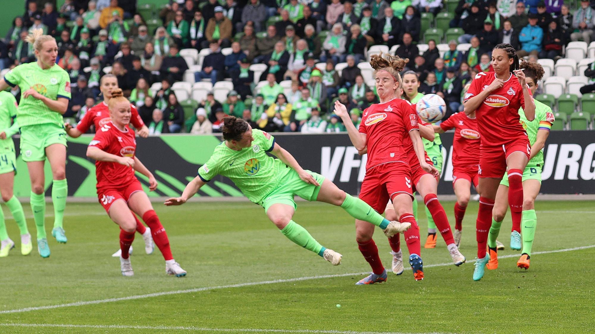 VfL Wolfsburg Frauen vs 1. FC Köln Wolfsburg, 07.05.2023, Fußball, Frauen, Saison 22/23, Flyeralarm Bundesliga, 19. Spieltag, VfL Wolfsburg vs 1. FC Köln, Bild zeigt: Marina Hegering VfL, 31 erzielt in dieser Szene per Kopfball das Tor zum 2:1 für Wolfsburg Wolfsburg *** VfL Wolfsburg women vs 1 FC Cologne Wolfsburg, 07 05 2023, soccer, women, season 22 23, Flyeralarm Bundesliga, 19 matchday, VfL Wolfsburg vs 1 FC Cologne, picture shows Marina Hegering VfL, 31 scores the goal to 2 1 for Wolfsburg Wolfsburg in this scene via header