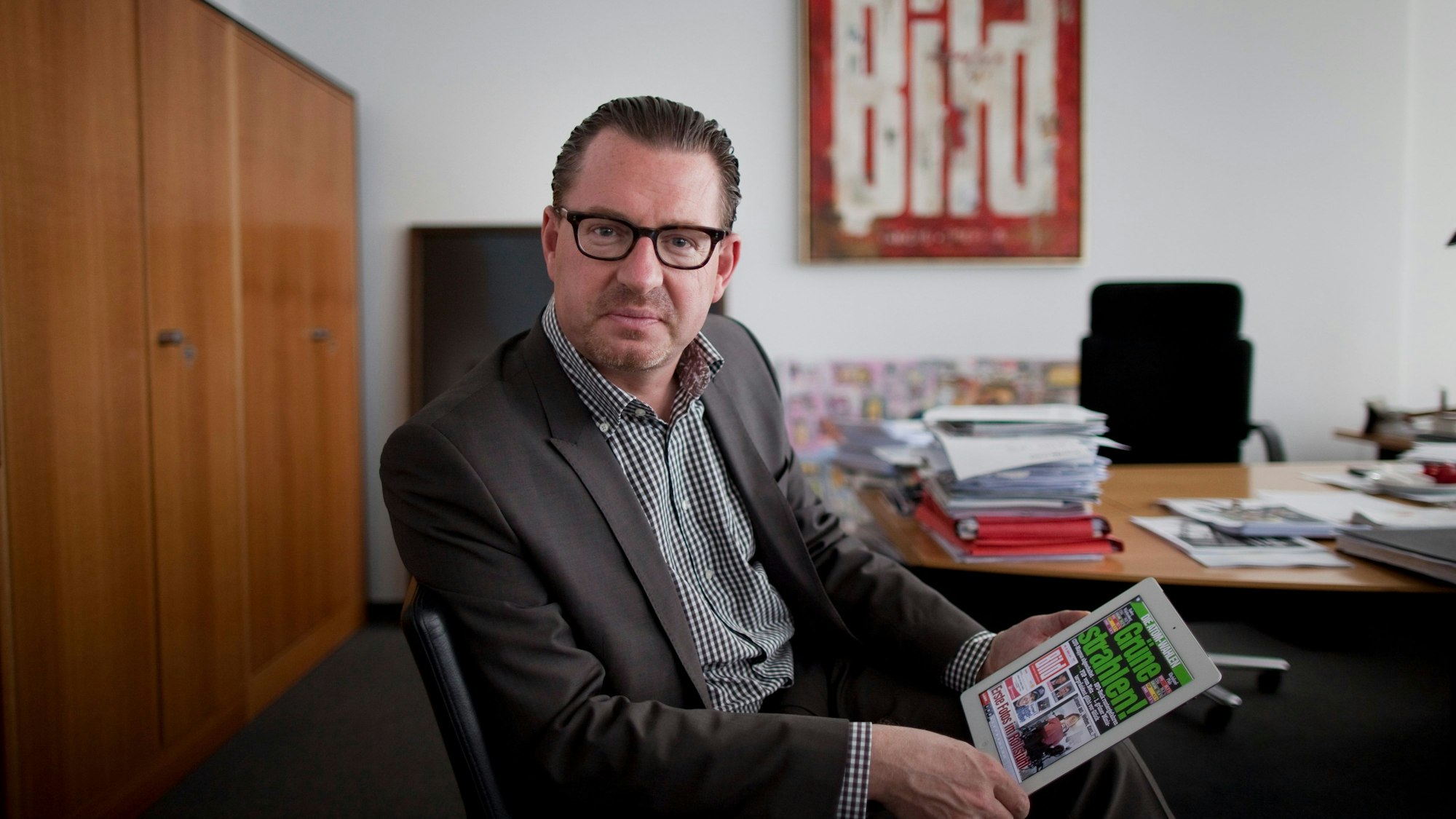 Der damalige Chefredakteur der „Bild“-Zeitung, Kai Diekmann, im Axel Springer-Gebäude. Kai Diekmann stand 16 Jahre seit 2001 bis Anfang 2017 an der Spitze der „Bild“-Zeitung als Chefredakteur und zuletzt als Herausgeber. Am 11. Mai 2023 erscheint sein Buch „Ich war Bild“. (Archivbild)