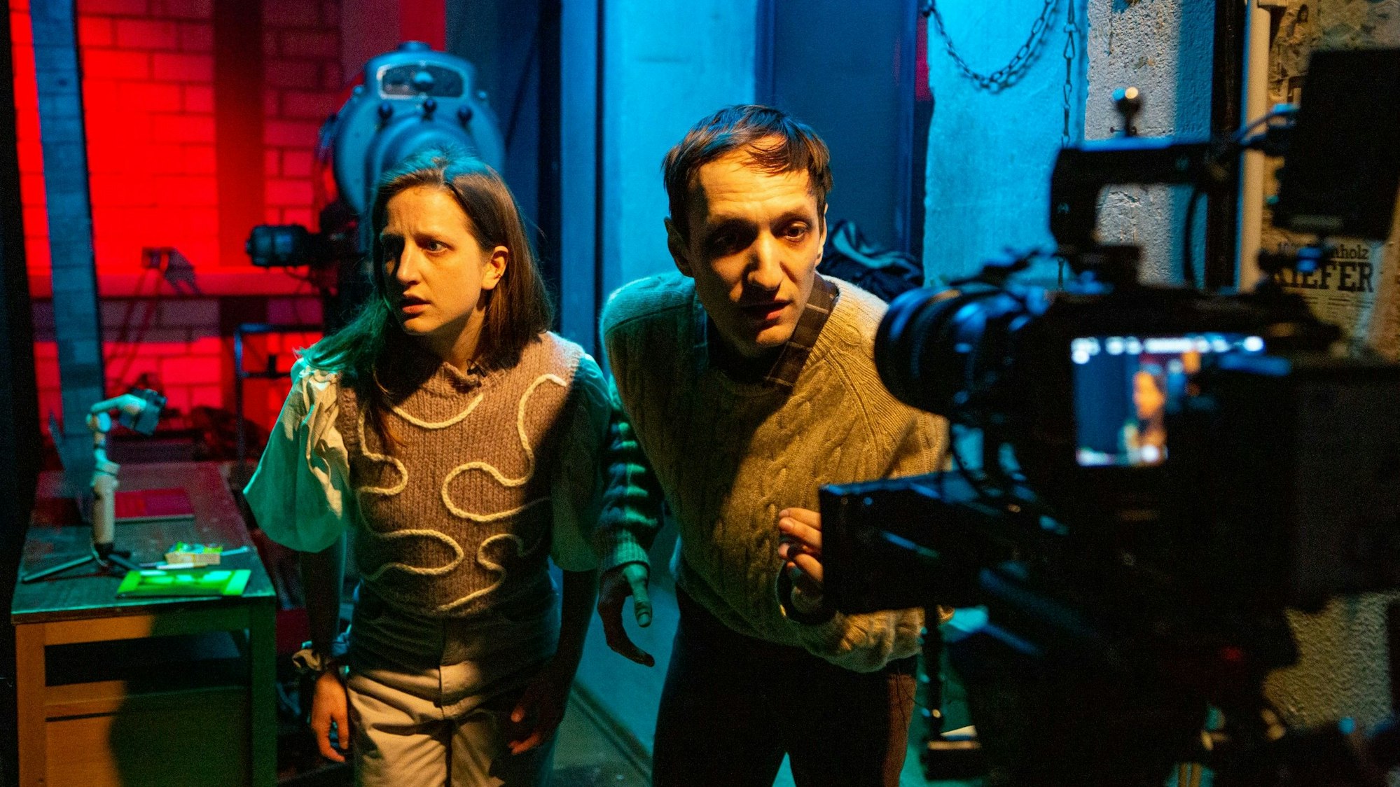 Szene aus dem Premieren-Stück "Hinter den Zimmern" im Schauspiel Köln