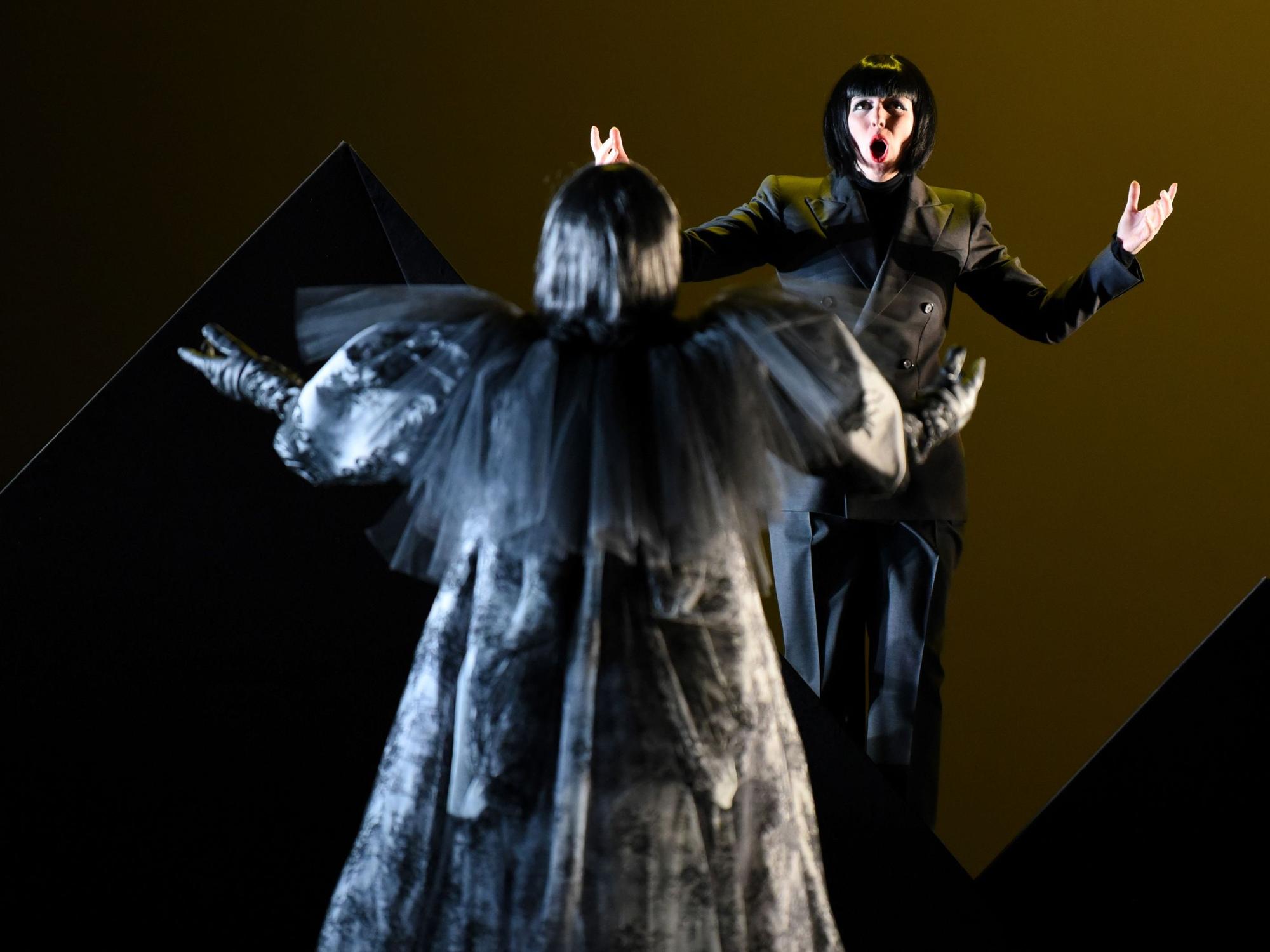 Macht und Leidenschaft – Cleopatra hat beides. Kathrin Zukowski (h. r.) und Schauspielerin Silke Natho als Ein-Person-Paar.