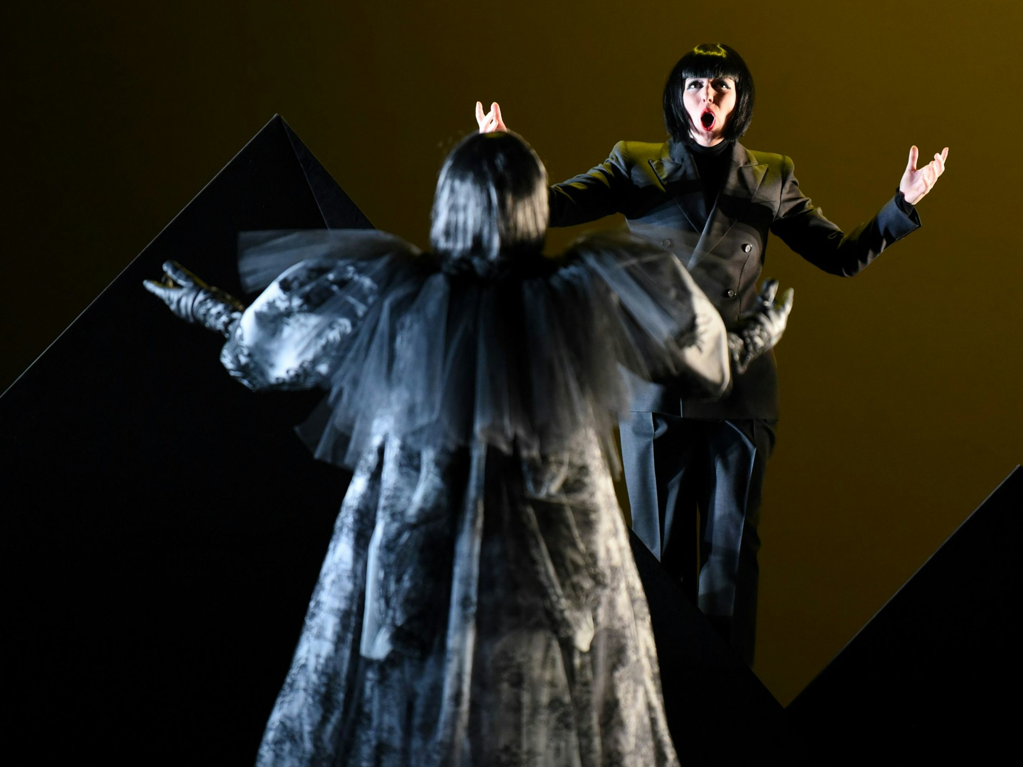 Macht und Leidenschaft – Cleopatra hat beides. Kathrin Zukowski (h. r.) und Schauspielerin Silke Natho als Ein-Person-Paar.