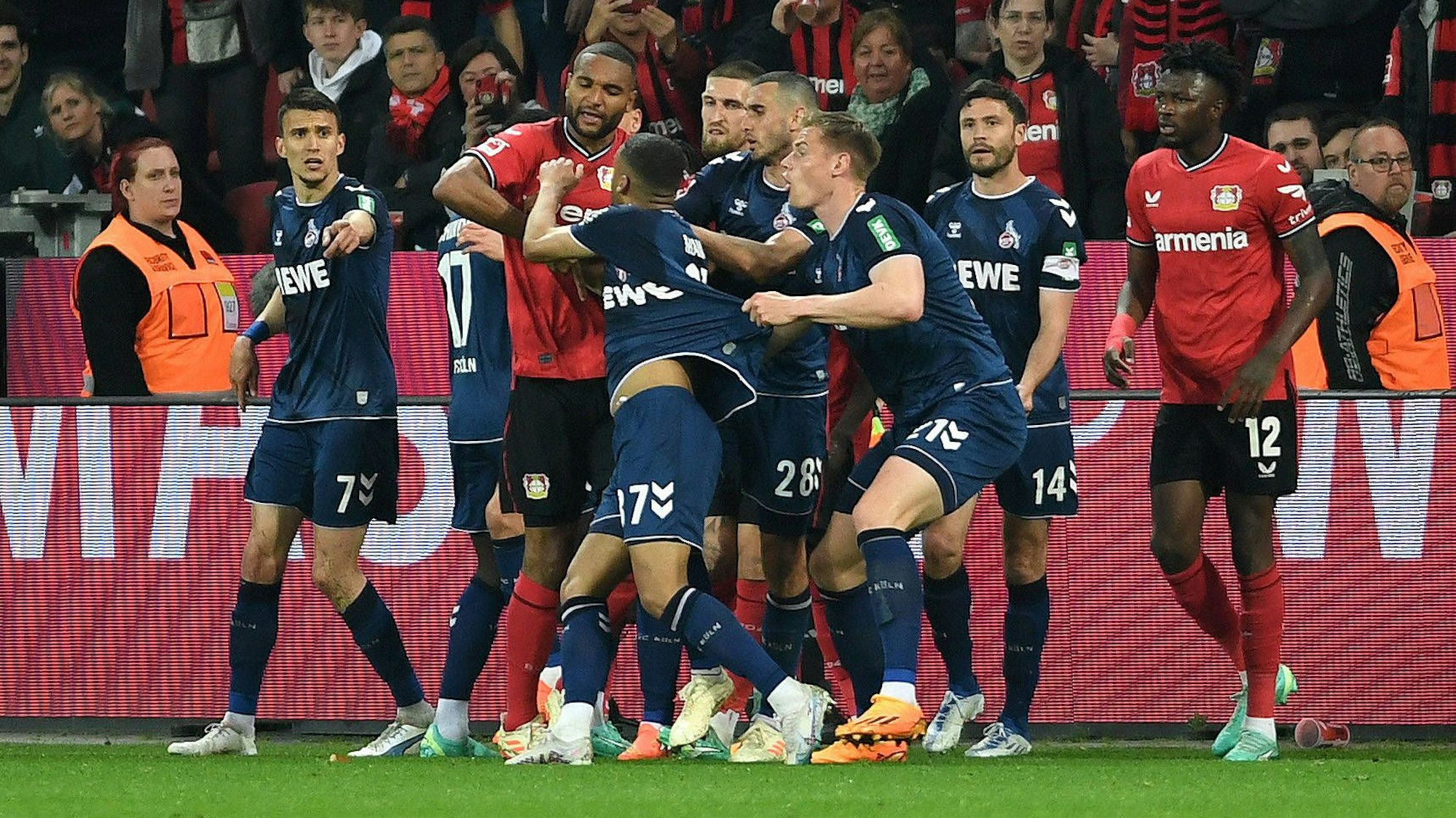 05.05.2023, Leverkusen, Germany, BayArena, Bayer 04 Leverkusen vs 1. FC Koeln - 1. Bundesliga, Jonathan Tah Bayer 04 Leverkusen und Linton Maina 1. FC Koeln gestikuliert, gestik, Rudelbildung Foto Ralf Treese, Ralf Treese DFB / DFL REGULATIONS PROHIBIT ANY USE OF PHOTOGRAPHS AS IMAGE SEQUENCES AND/OR QUASI-VIDEO. Leverkusen BayArena North Rhine-Westphalia Germany *** 05 05 2023, Leverkusen, Germany, BayArena, Bayer 04 Leverkusen vs 1 FC Koeln 1 Bundesliga, Jonathan Tah Bayer 04 Leverkusen and Linton Maina 1 FC Koeln gestures, gesticulation, ruckus photo Ralf Treese, Ralf Treese DFB DFL REGULATIONS PROHIBIT ANY USE OF PHOTOGRAPHS AS IMAGE SEQUENCES AND OR QUASI VIDEO Leverkusen BayArena North Rhine Westphalia Germany / 521_LEVKOE20230505_048 / Treese-521