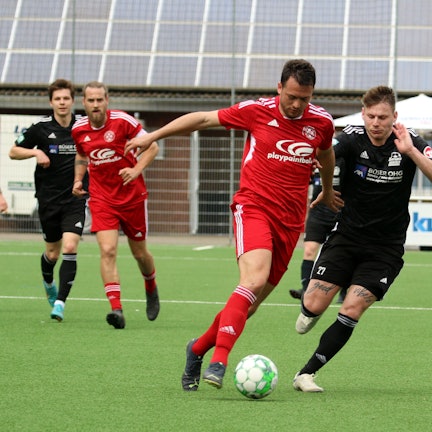 Noch läuft er hinterher: Nächste Saison ist Maxi Patt (2.v.r.) Zülpicher und wieder Mitspieler von Dominik Spies (r.).