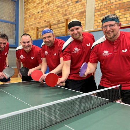 6.5.23
Der TTV Euskirchen spielte gegen den SV Ennert um den direkten Aufstieg in die Bezirksoberliga und gewann 9:4. Von links: Max Schmitz, Steven Prenzel, Michel Büser, René Strotkötter, Peter Schatschneider, Frank Beul.