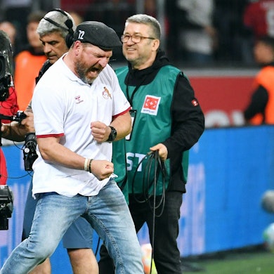 Fussball, Bundesliga, Deutschland, Herren, Saison 2022/2023, 31. Spieltag, BayArena Leverkusen, Bayer Leverkusen - 1. FC Köln 1:2 Schlussjubel Cheftrainer Steffen Baumgart KOE. Jubel, Freude, Aktion. DFB/DFL REGULATIONS PROHIBIT ANY USE OF PHOTOGRAPHS AS IMAGE SEQUENCES AND/OR QUASI-VIDEO *** Football, Bundesliga, Germany, Men, Season 2022 2023, 31 Matchday, BayArena Leverkusen, Bayer Leverkusen 1 FC Köln 1 2 Schlussjubel Head Coach Steffen Baumgart KOE Jubel, Freude, Aktion DFB DFL REGULATIONS PROHIBIT ANY USE OF PHOTOGRAPHS AS IMAGE SEQUENCES AND OR QUASI VIDEO