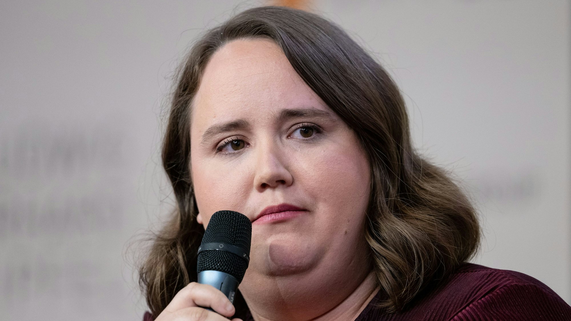 Ricarda Lang, Bundesvorsitzende von Bündnis 90/Die Grünen, setzt sich für mehr Unterstützung der Kommunen bei der Unterbringung von Geflüchteten ein.