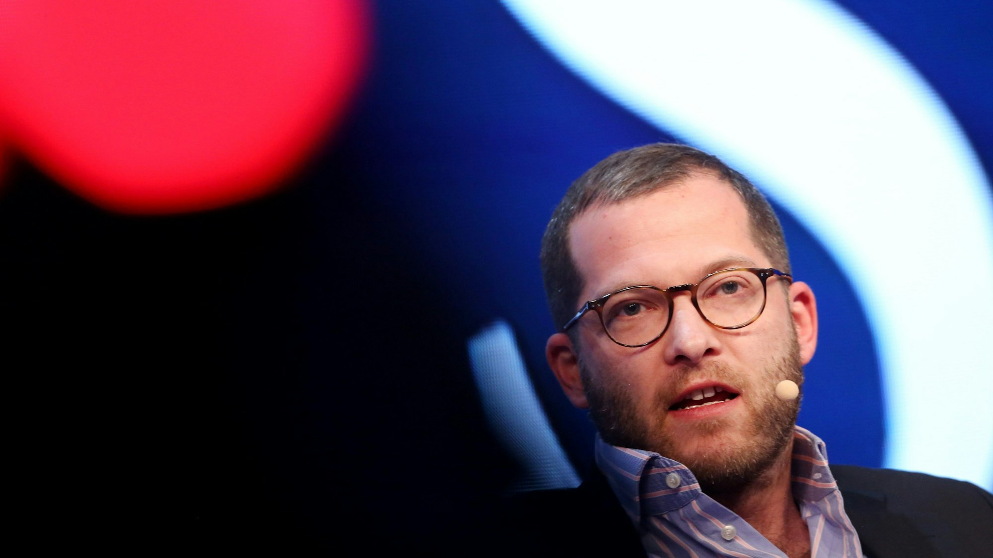 Julian Reichelt, damaliger „Bild“-Chefredakteur, beantwortet auf dem Kongress SpoBis Fragen des Fachpublikums.