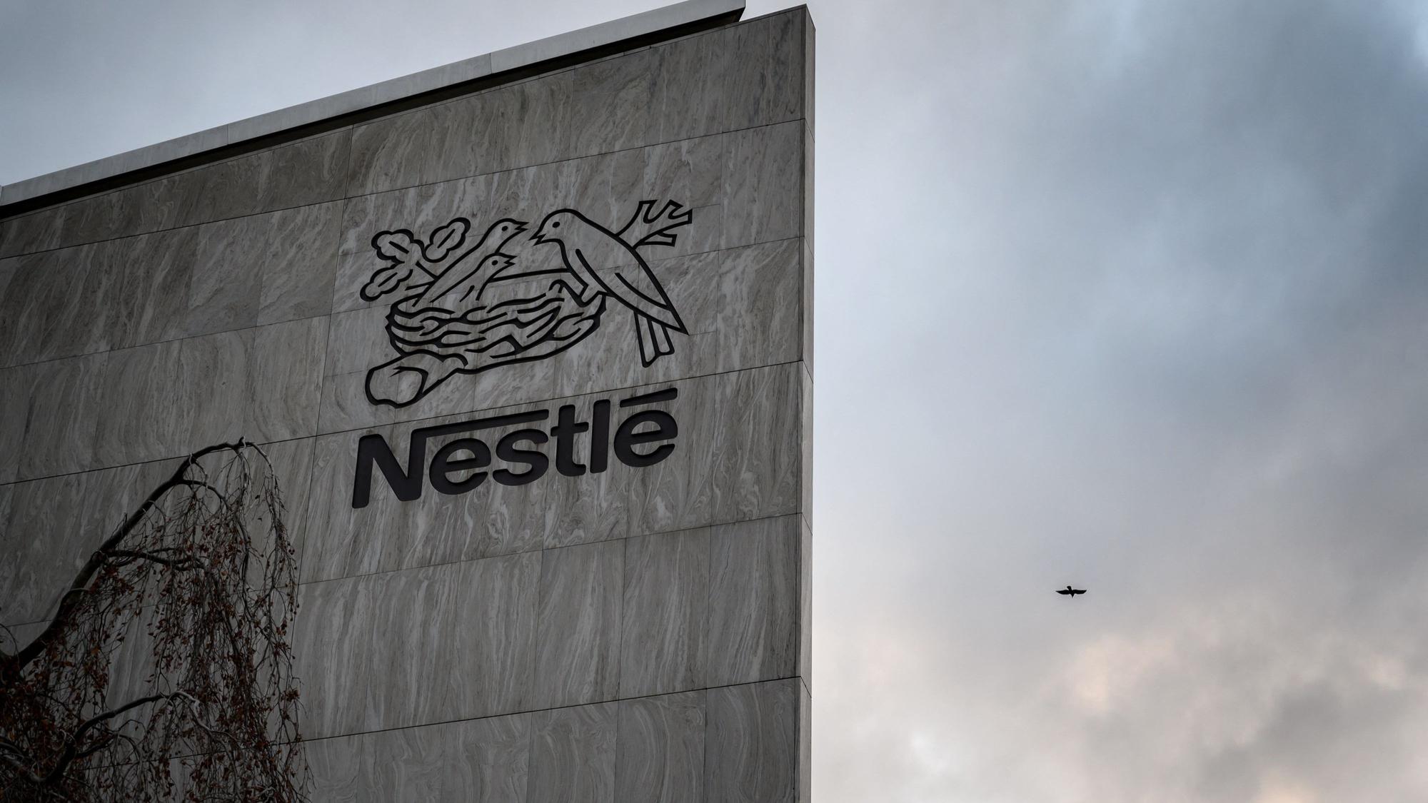 Das Logo des Unternehmens Nestlé.