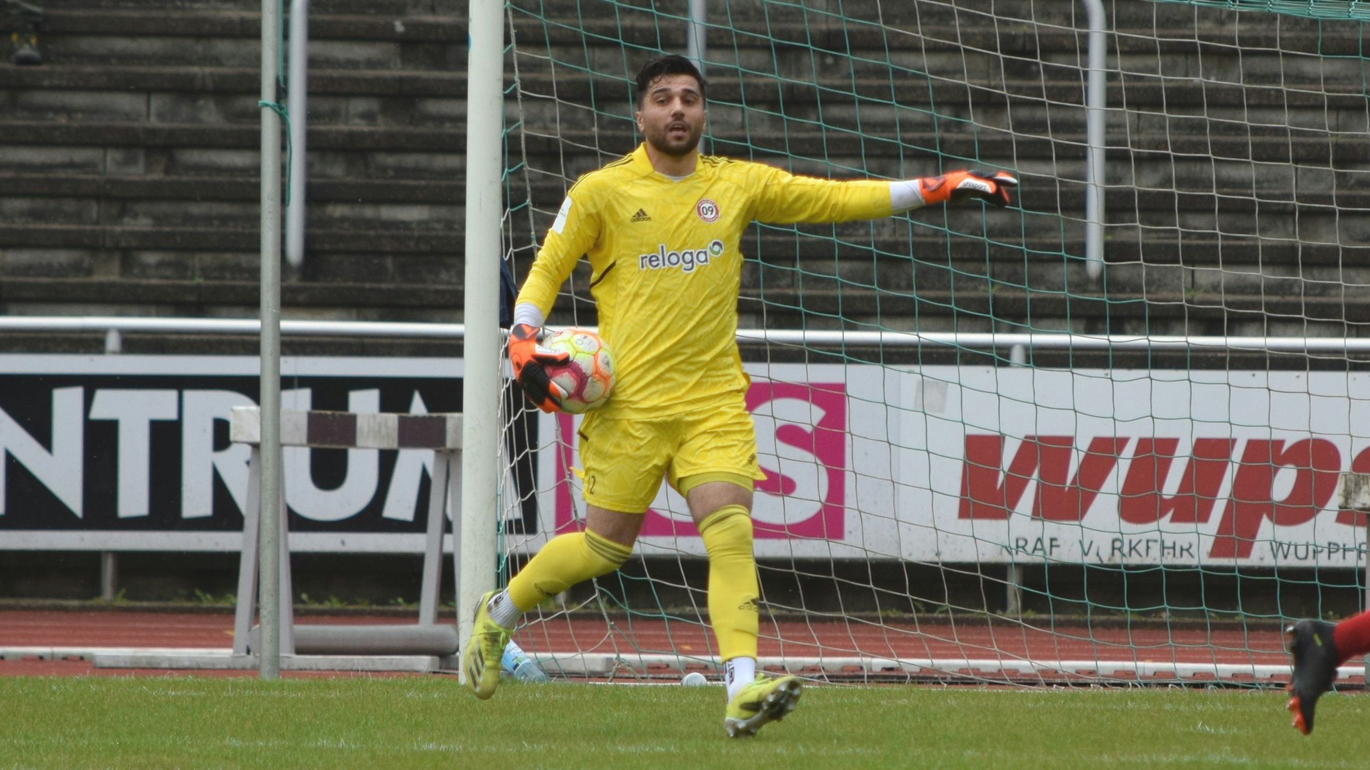 Fußball Mittelrheinliga SV09 SV Bergisch Gladbach 09 - Arnoldsweiler Keeper Shaukat Abd Ali