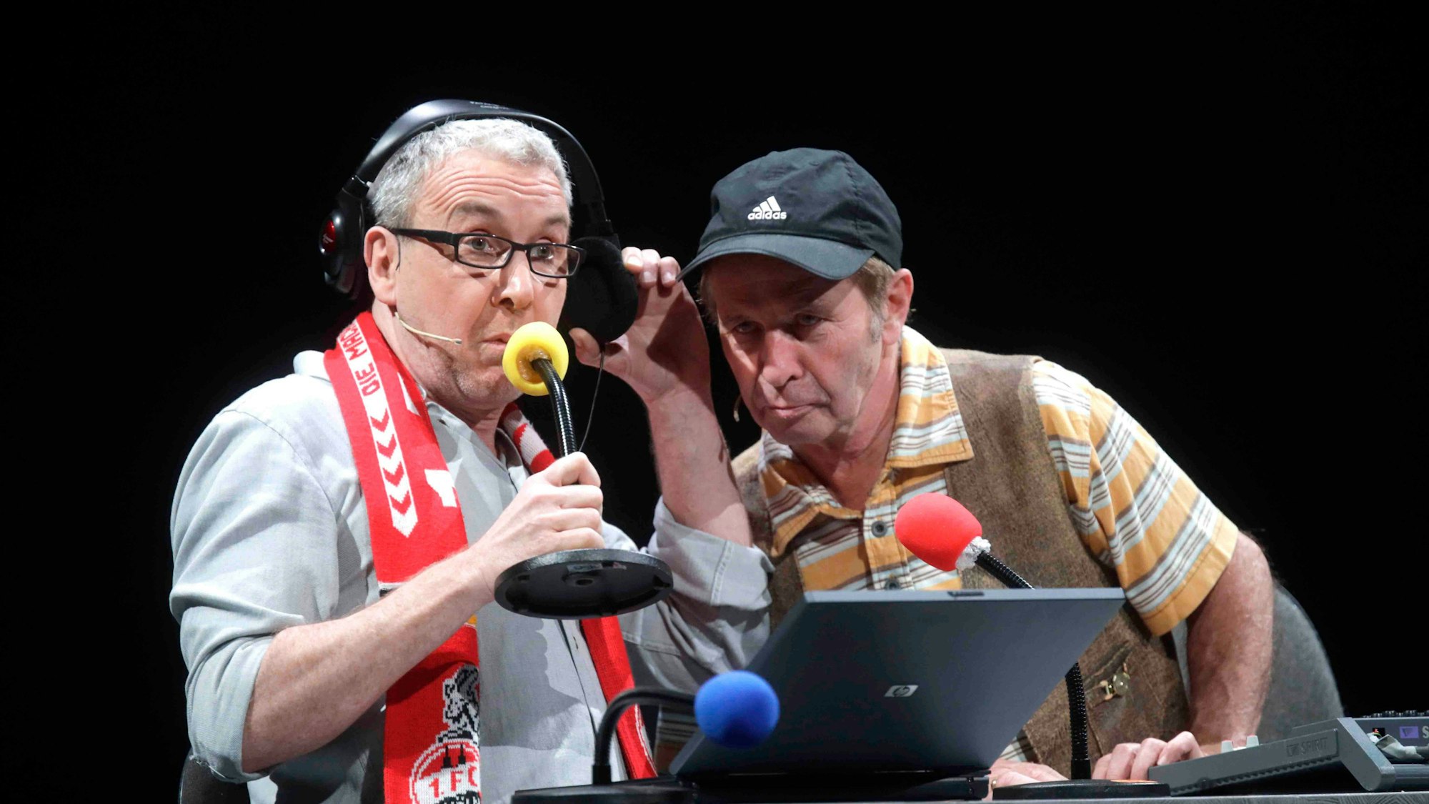 Hans Kieseier (links) mit Didi Jünemann als Video-Schiedsrichter.