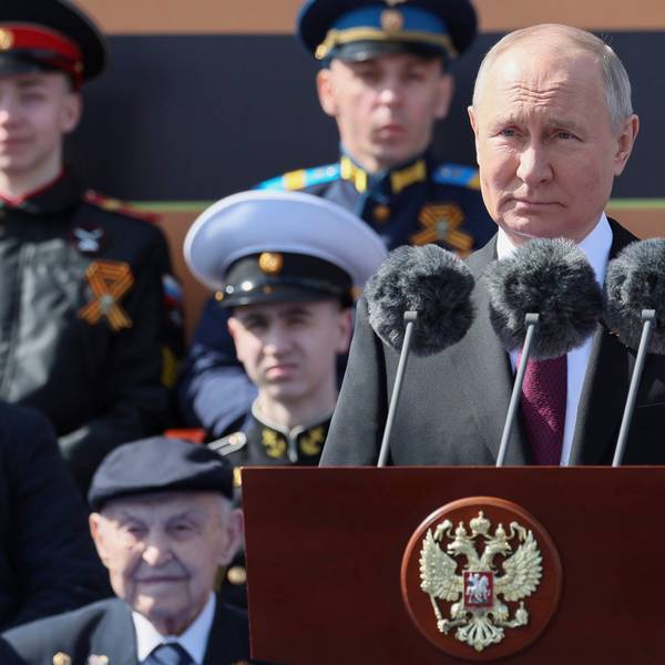 09.05.2023, Russland, Moskau: Der russische Präsident Wladimir Putin hält eine Rede während der Militärparade zum Tag des Sieges anlässlich des 78. Jahrestages des Endes des Zweiten Weltkrieges auf dem Roten Platz in Moskau. Foto: Gavriil Grigorov/Pool Sputnik Kremlin/AP/dpa +++ dpa-Bildfunk +++
