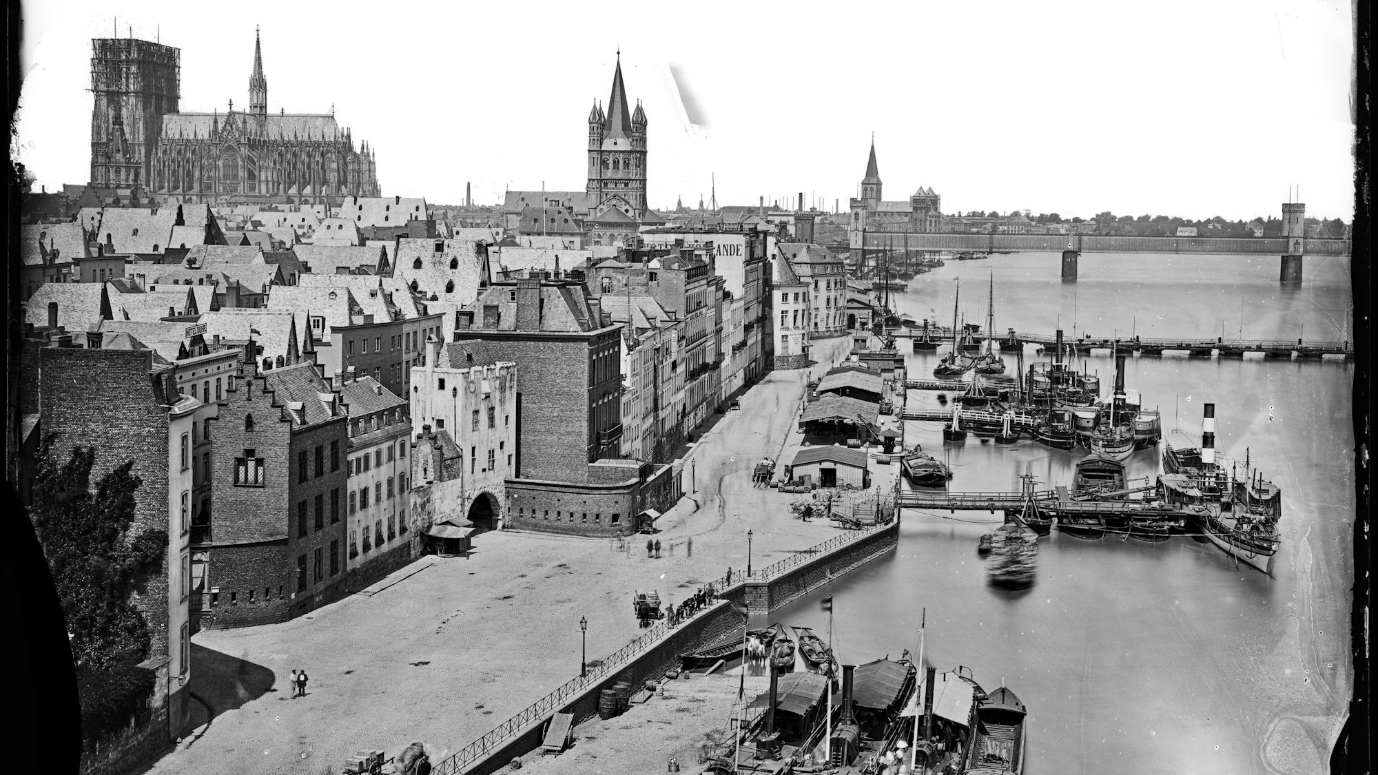 Anselm Schmitz schuf um 1875 diese Ansicht des Rheinufers mit dem unvollendeten Dom.