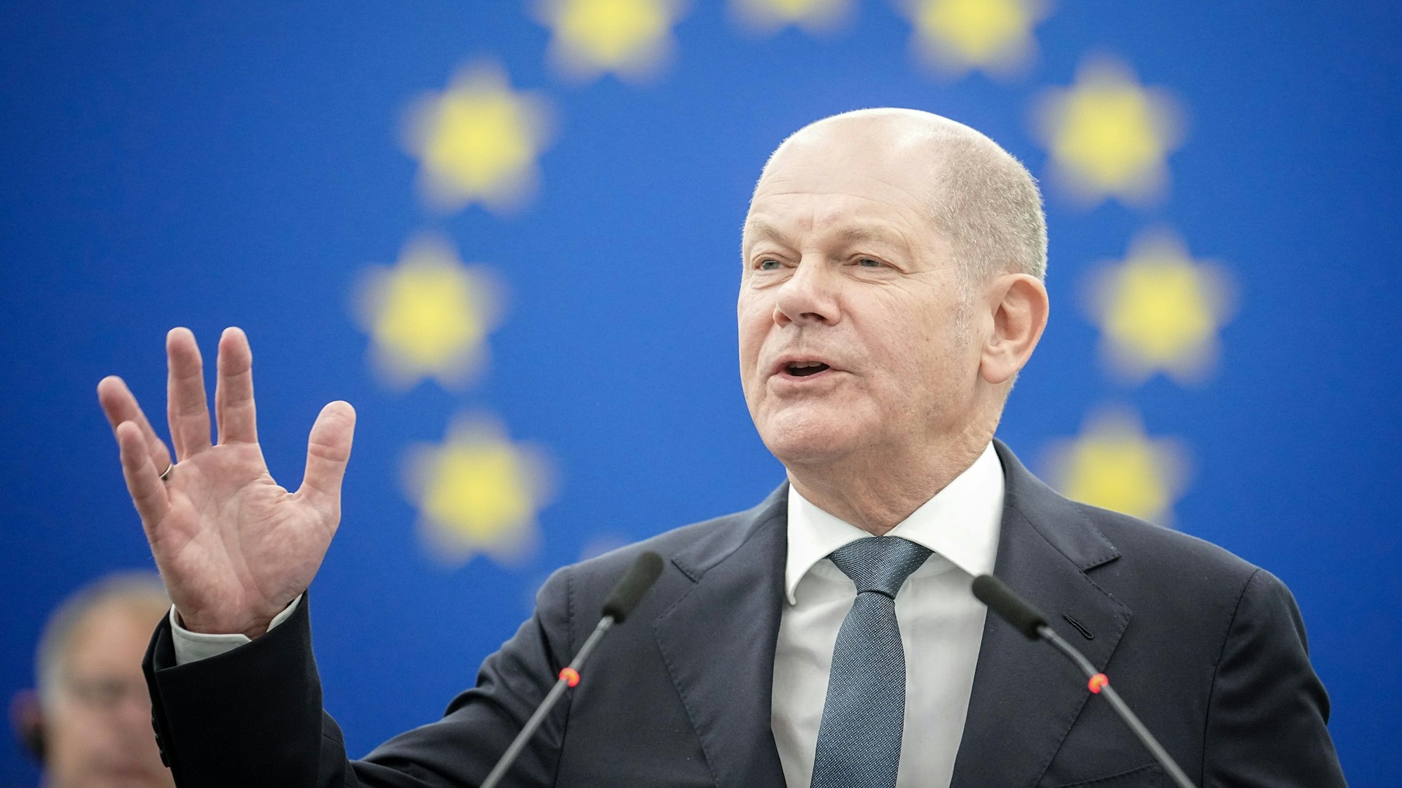 dpatopbilder - 09.05.2023, Frankreich, Straßburg: Bundeskanzler Olaf Scholz (SPD) spricht im EU-Parlament zu den Abgeordneten. Scholz will im Europaparlament seine Sicht auf die aktuelle Lage und die Zukunft der EU präsentieren. Foto: Kay Nietfeld/dpa +++ dpa-Bildfunk +++