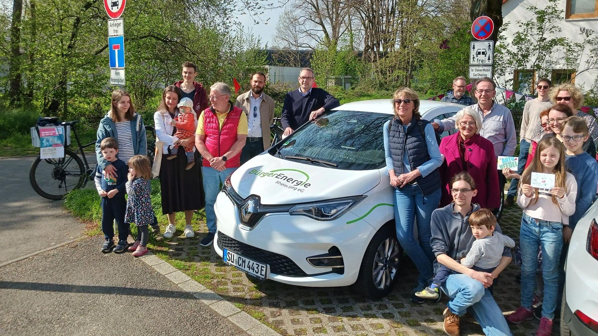 Die Carsharing-Initiative an der Steinbahn hat jetzt einen festen Standort mit Ladesäulen.