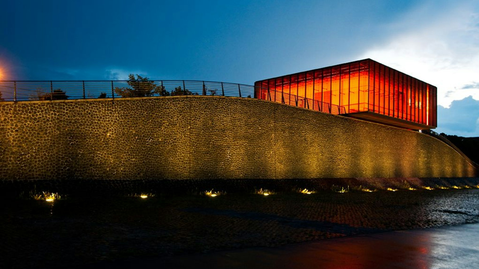 Pumperwerk am Bayenthaler Rheinufer