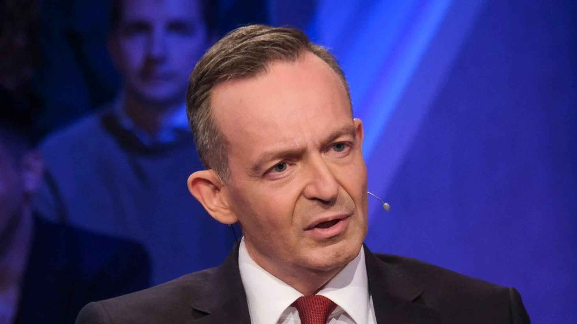 Bundesverkehrsminister Volker Wissing (FDP) in der ARD-Talkshow „Maischberger“ im Gespräch mit Sandra Maischberger.