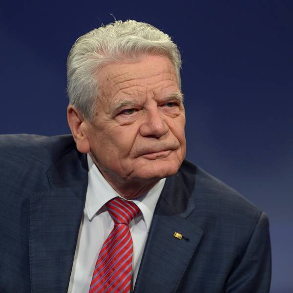 Altbundespräsident Joachim Gauck hat sich kritisch über Altkanzler Gerhard Schröder geäußert. (Archivbild)