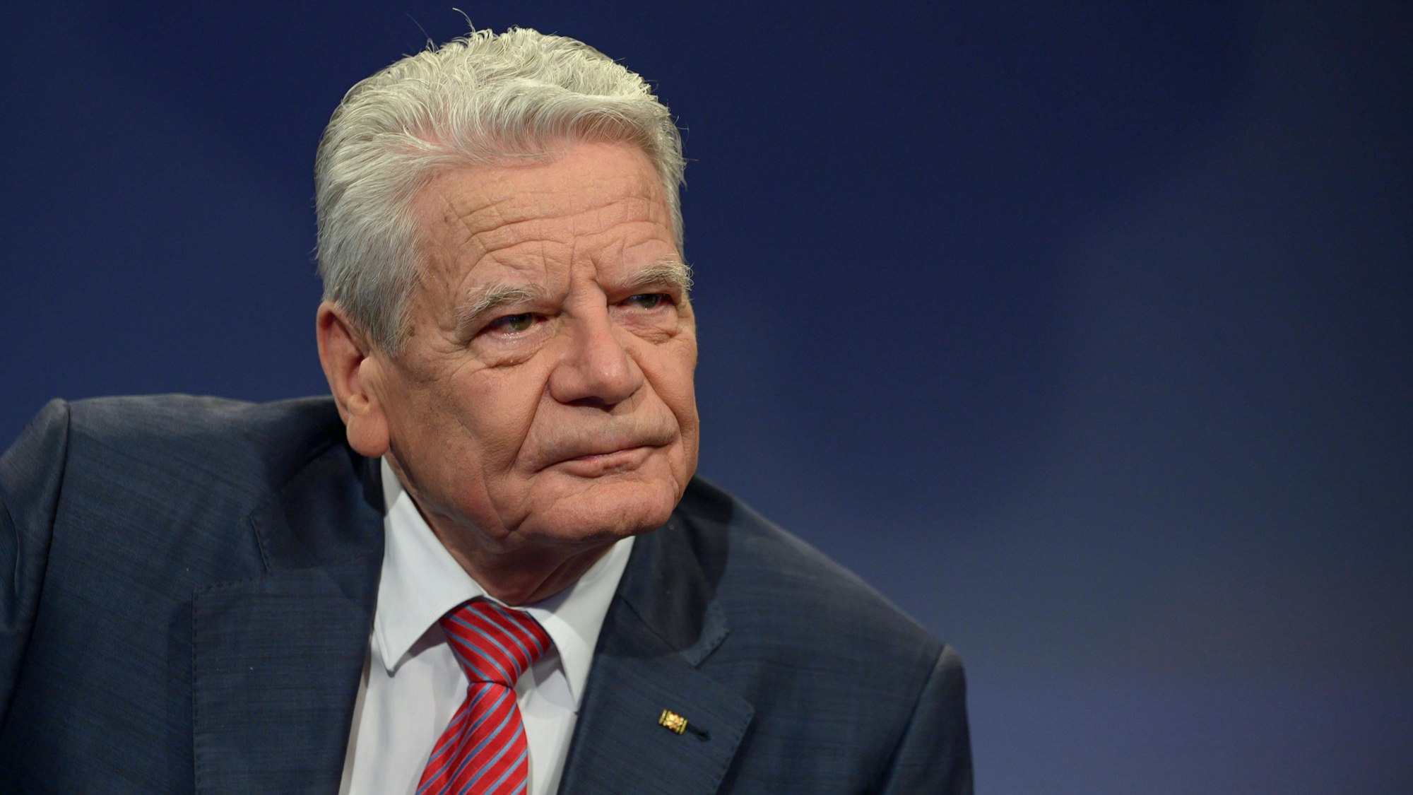 Altbundespräsident Joachim Gauck hat sich kritisch über Altkanzler Gerhard Schröder geäußert. (Archivbild)