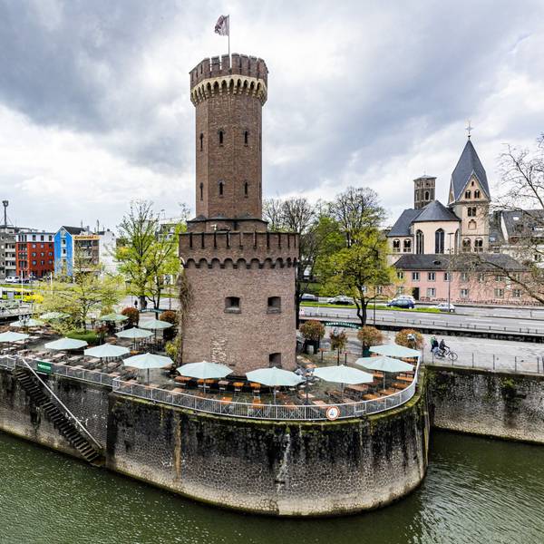 Der Malekoff Turm am Rhein
