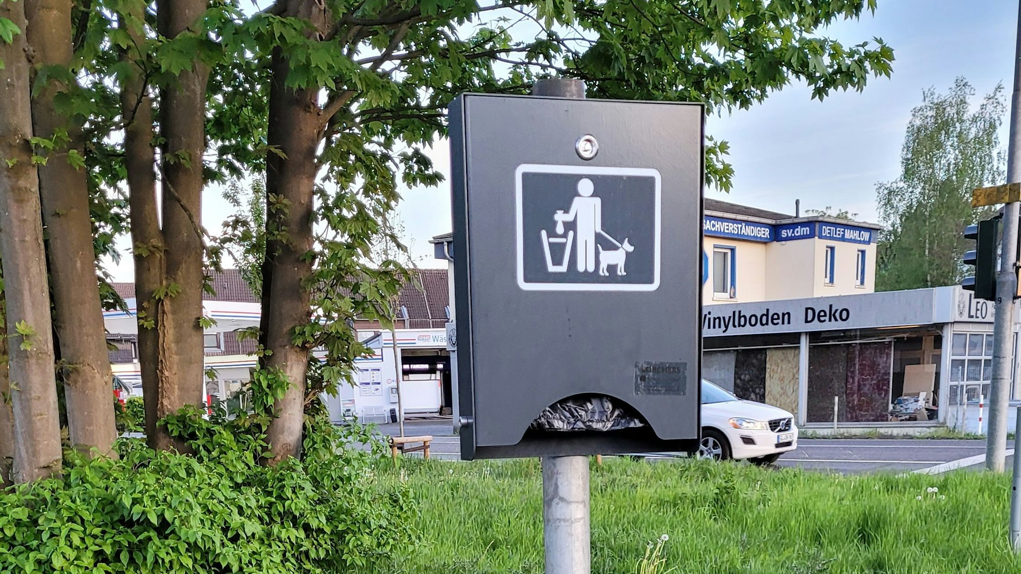 Hundekotbeutelspender in Rösrath-Stümpen.