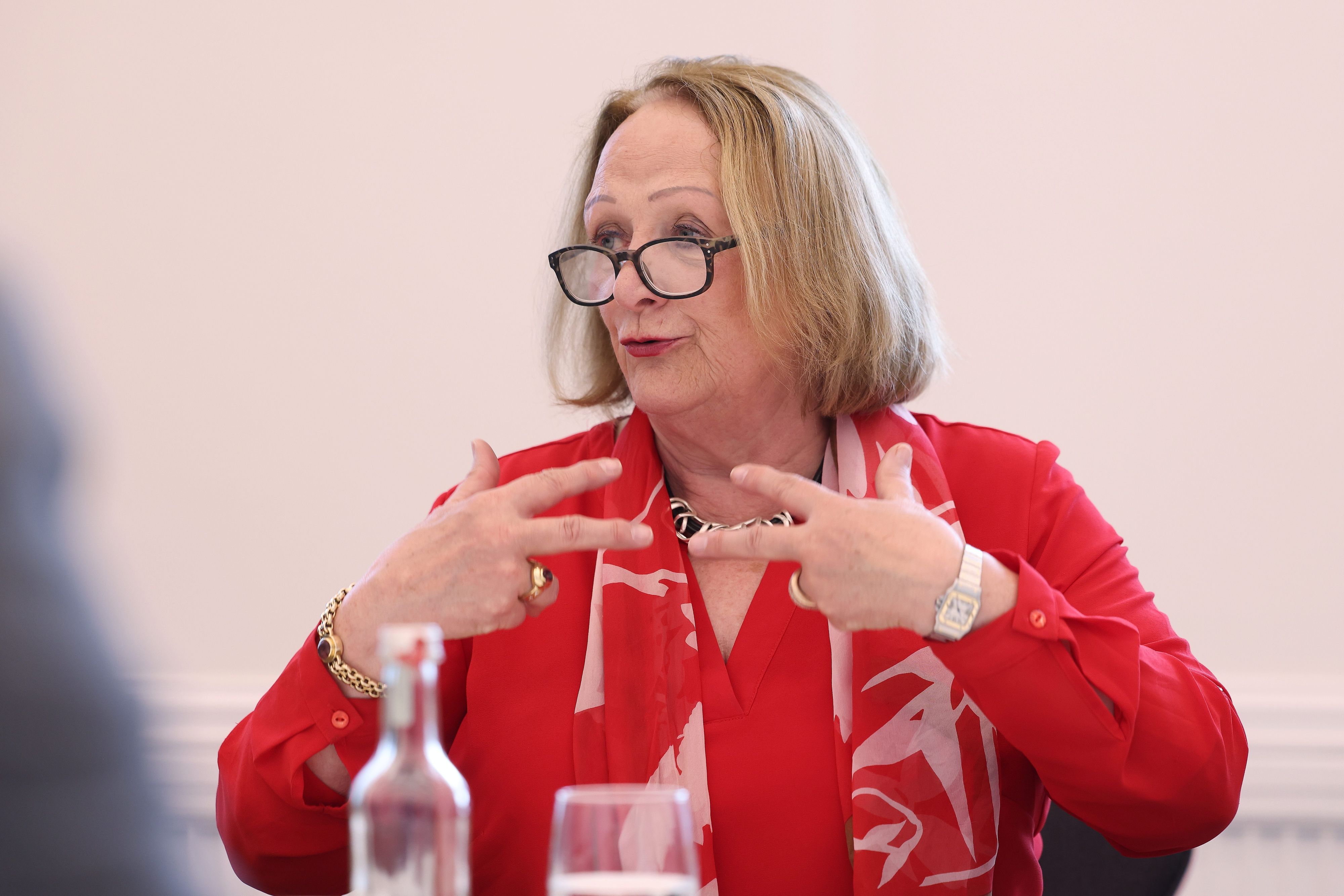 Sabine Leutheusser-Schnarrenberger stellt in Düsseldorf den 4. Jahresbericht vor.