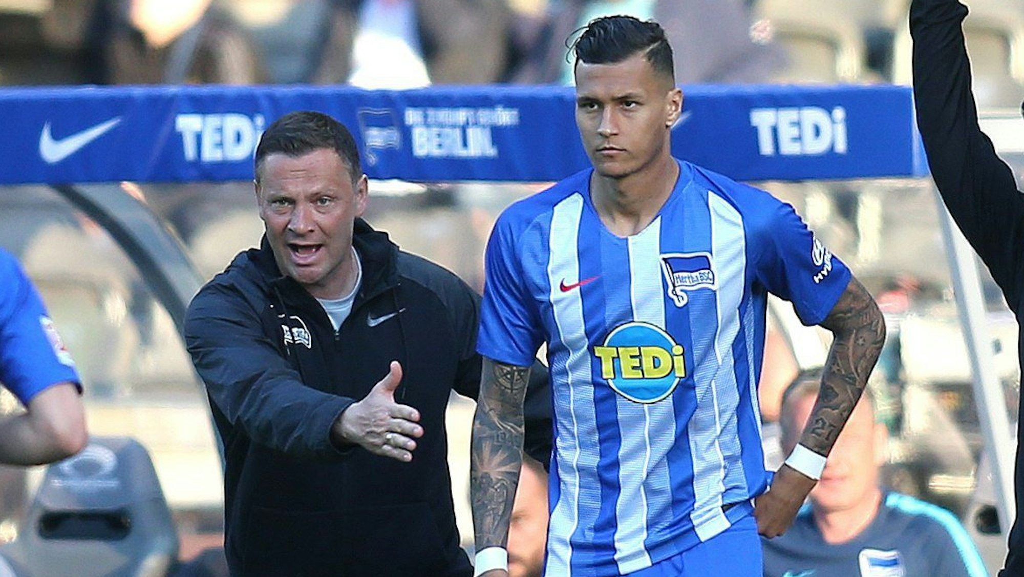 Zwei, die sich gut verstehen: Der ehemalige Berliner Stürmer Davie Selke (r.) erlebte unter Hertha-Trainer Pal Dardai seine bislang erfolgreichste Bundesliga-Saison.