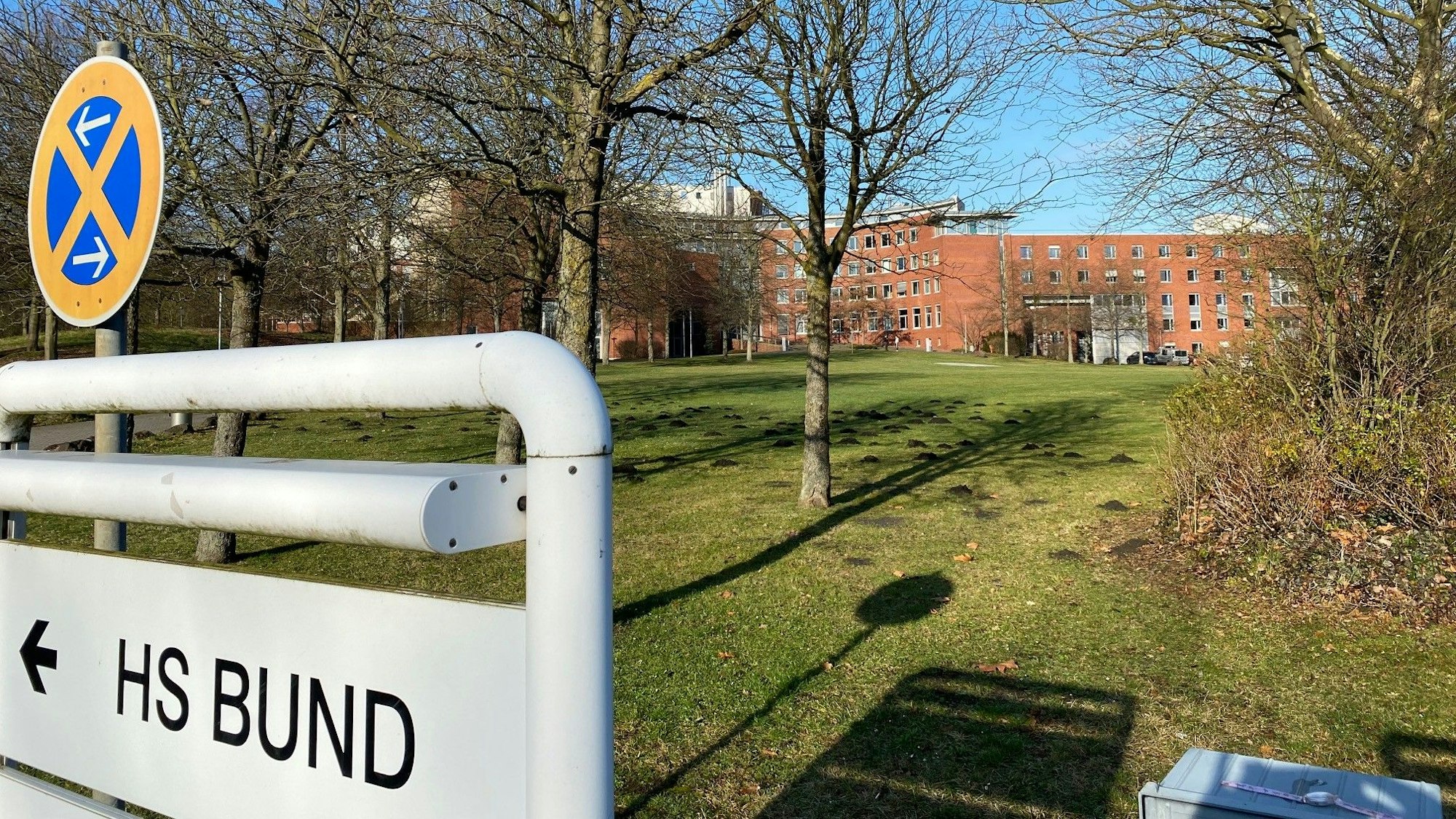 Das Foto zeigt die Hochschule des Bundes für öffentliche Verwaltung in Brühl.