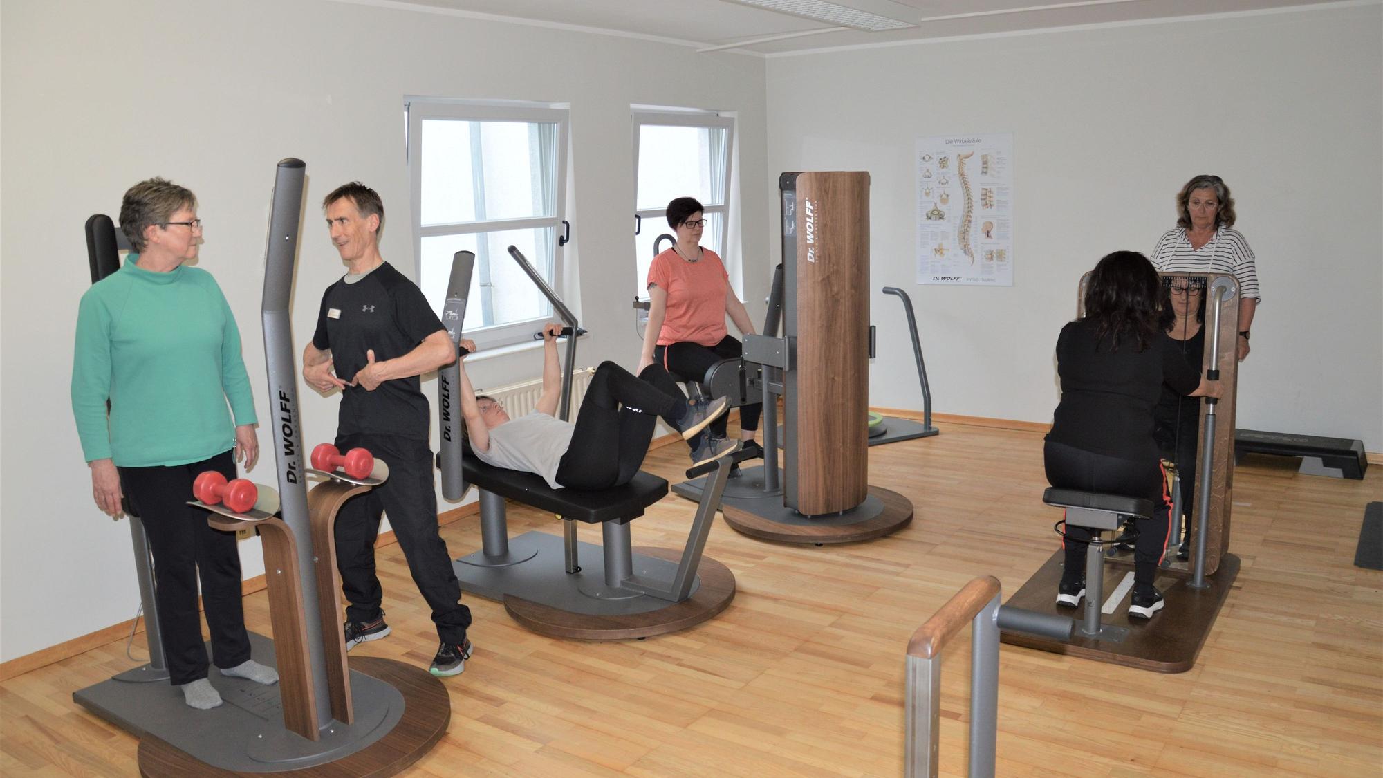 Die Gesundheitswoche der DLG bei Sportwelt Schäfer unter Anleitung von Trainer Reiner Nottelmann.