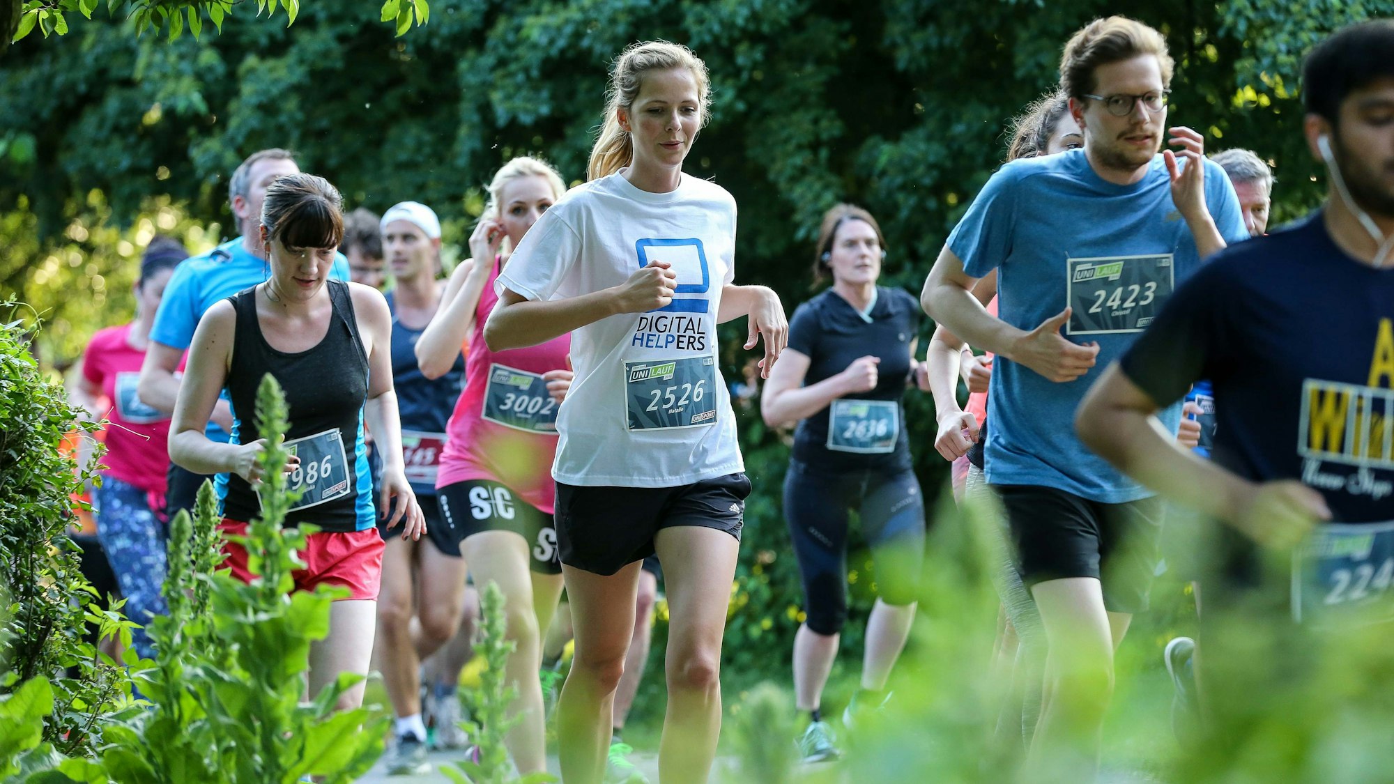 Ab durchs Grüne beim Unilauf am Aachener Weiher.
