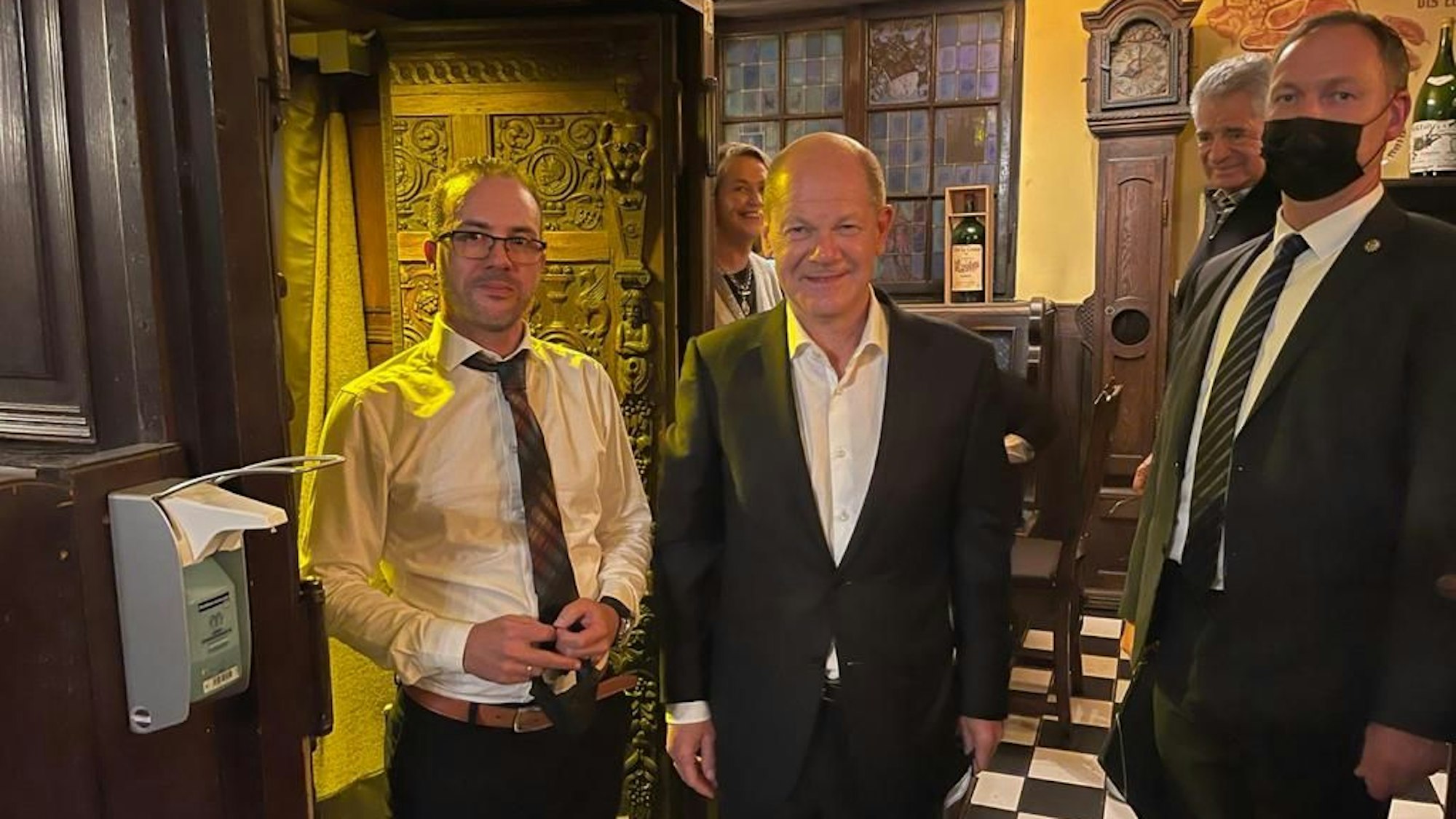 Sogar Olaf Scholz war mal im Weinhaus Brungs in der Kölner Altstadt zu Gast.