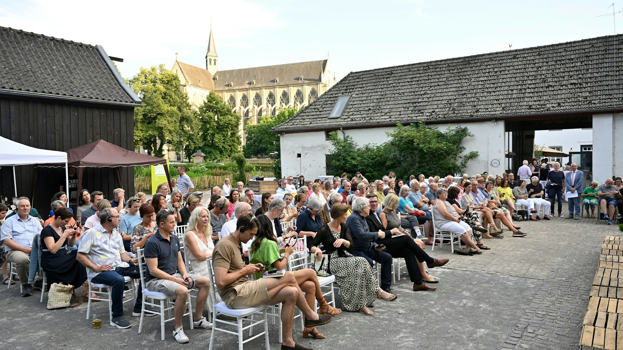 Das Publikum während einer Lesung aus dem vergangenen Jahr.