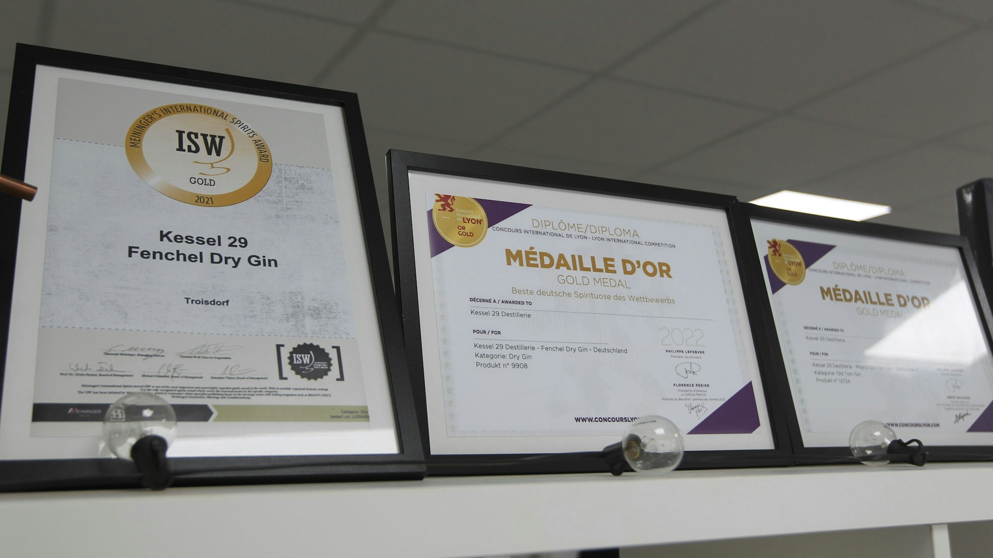 Drei Urkunden von Kevin Braun sind auf dem Bild dargestellt.