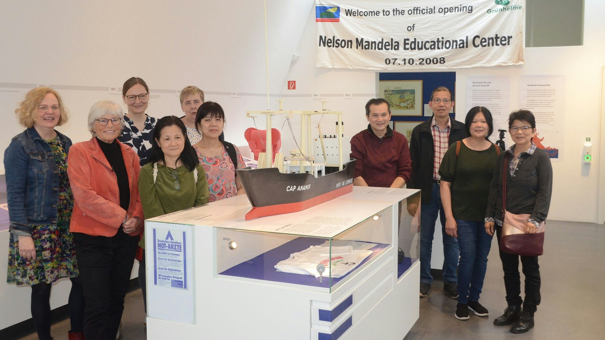 Von links: Dr. Pauline Liesen, Christel Neudeck, Bernadette Fischer und Dr. Petra Recklies-Dahlmann sowie vietnamesische Gäste.