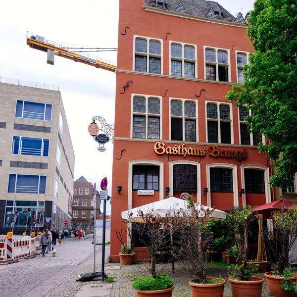 Das Gebäude des Weinhaus Brungs in der Kölner Altstadt.
