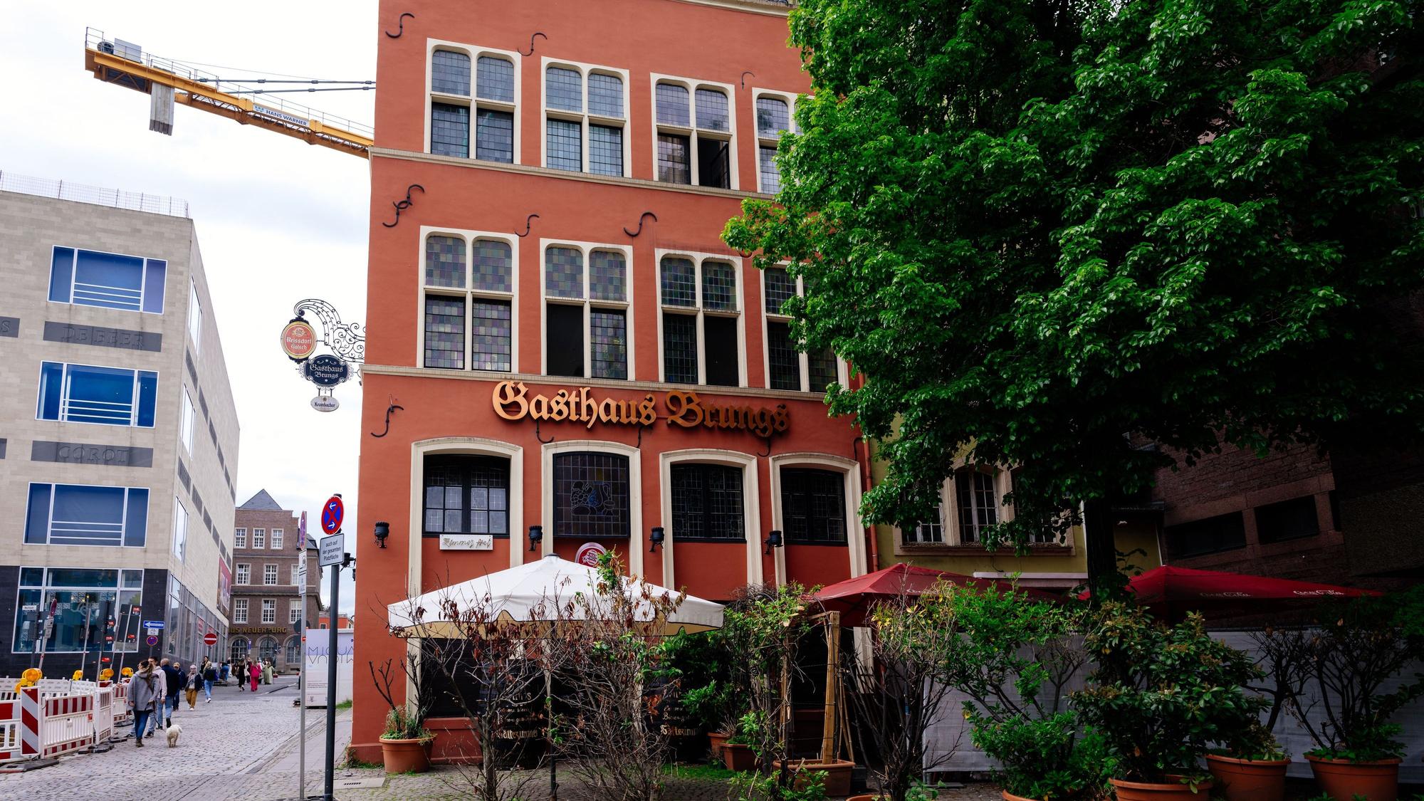 Das Gebäude des Weinhaus Brungs in der Kölner Altstadt.