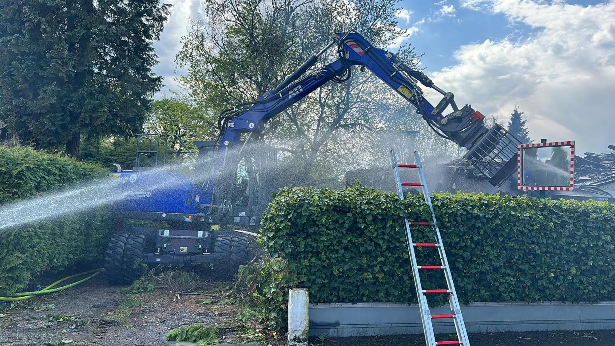 Am Samstagmorgen brennt es in einem Einfamilienhaus in Bergisch Gladbach.