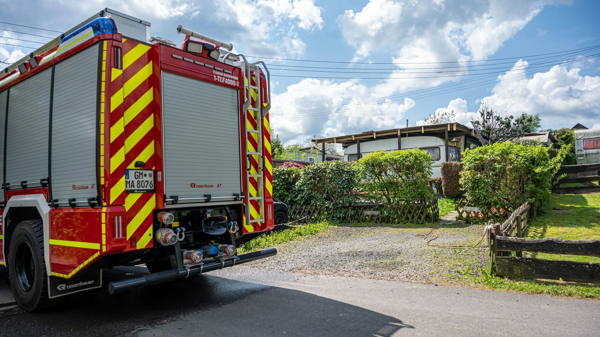 Tanklöschfahrzeug der Feuerwehr Marienheide auf dem Campingplatz in Marienheide-Stülinghausen.