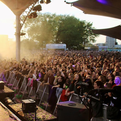 Saisoneröffnung am Tanzbrunnen im Mai in Köln, Auftritt von Kasalla.