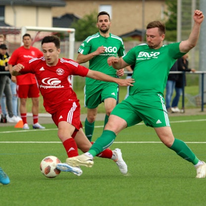 Kaum zu stoppen war Zülpichs Doppeltorschütze Marlon Große, auch nicht von einer grün-weißen Überzahl.
