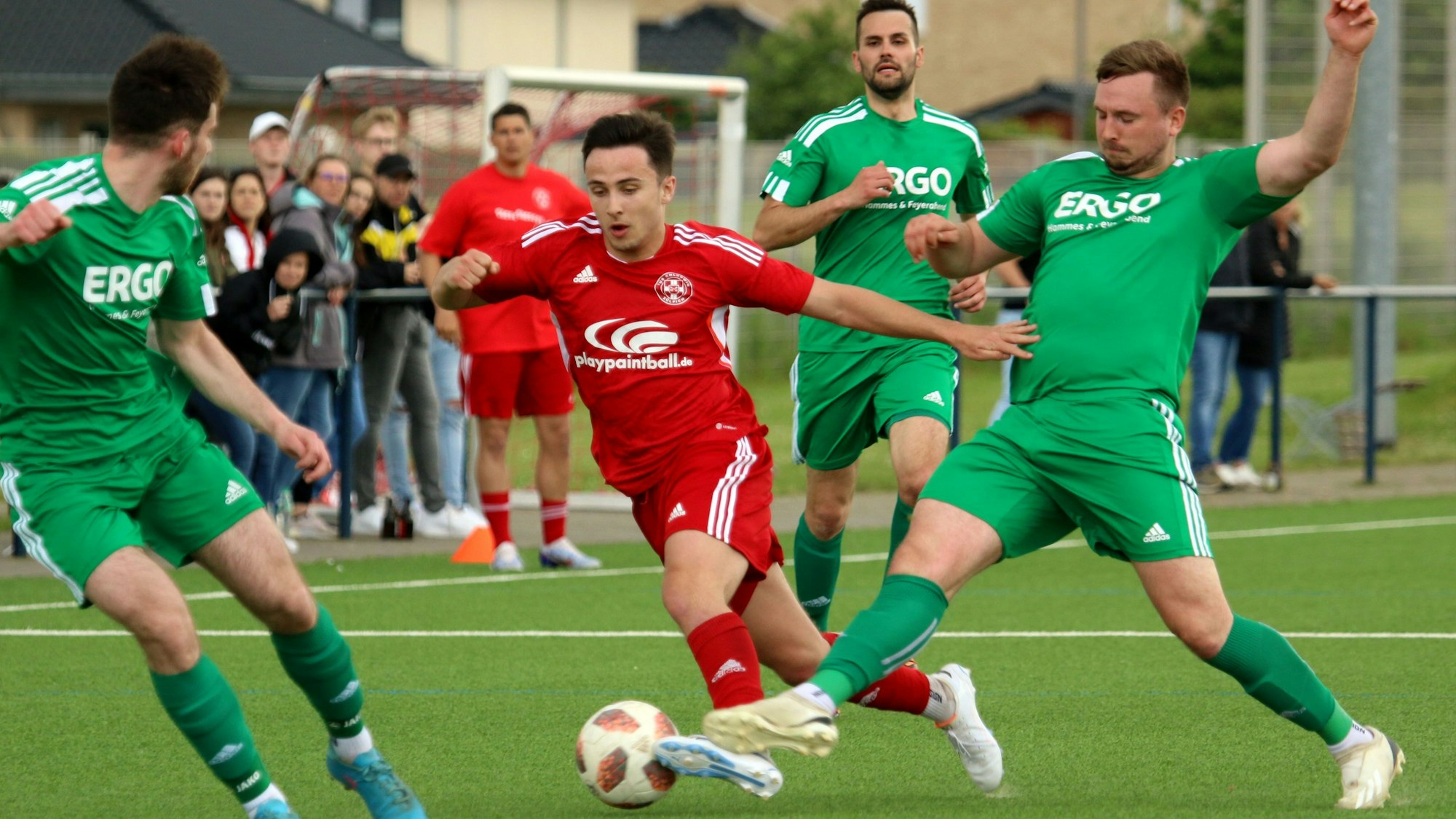 Kaum zu stoppen war Zülpichs Doppeltorschütze Marlon Große, auch nicht von einer grün-weißen Überzahl.