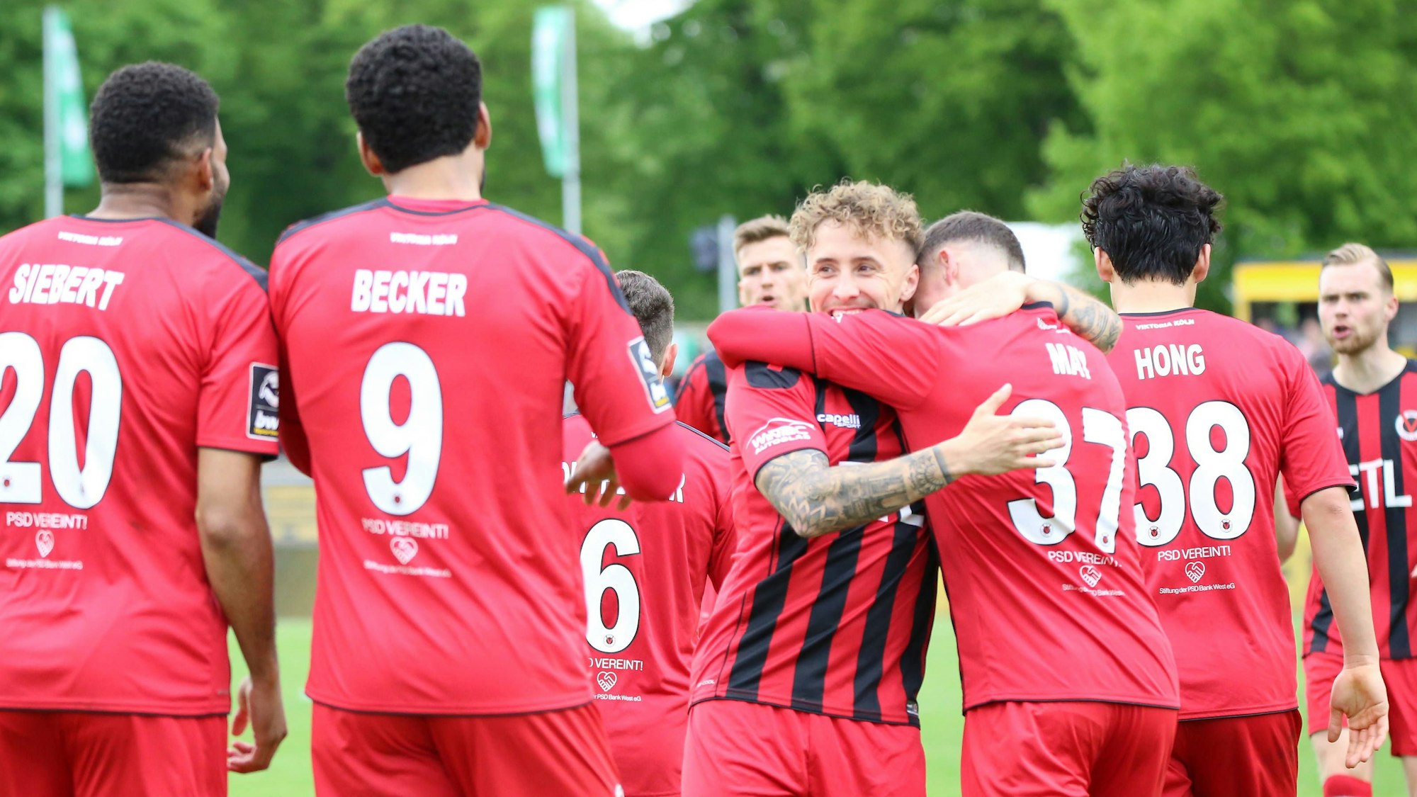 Koeln feiert das 3:1, SpVgg Bayreuth vs. FC Viktoria Koeln, Fussball, 3.Liga, 2022/2023, 36.Spieltag, 13.05.2023 SpVgg Bayreuth vs. FC Viktoria Koeln, Fussball, 3.Liga, 2022/2023, 36.Spieltag, 13.05.2023 Bayreuth *** Koeln celebrates the 3 1, SpVgg Bayreuth vs FC Viktoria Koeln, football, 3 Liga, 2022 2023, 36 match day, 13 05 2023 SpVgg Bayreuth vs FC Viktoria Koeln, football, 3 Liga, 2022 2023, 36 match day, 13 05 2023 Bayreuth Copyright: xEibner-Pressefoto/MarcusxFoersterx EP_EER