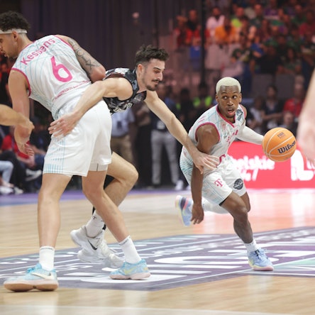 TJ Shorts II / Telekom Baskets Bonn vs. Hapoel Jerusalem Basketball Champions League BCL Final Four - Finale Foto: Jörn Wolter *** TJ Shorts II Telekom Baskets Bonn vs Hapoel Jerusalem Basketball Champions League BCL Final Four Photo Jörn Wolter